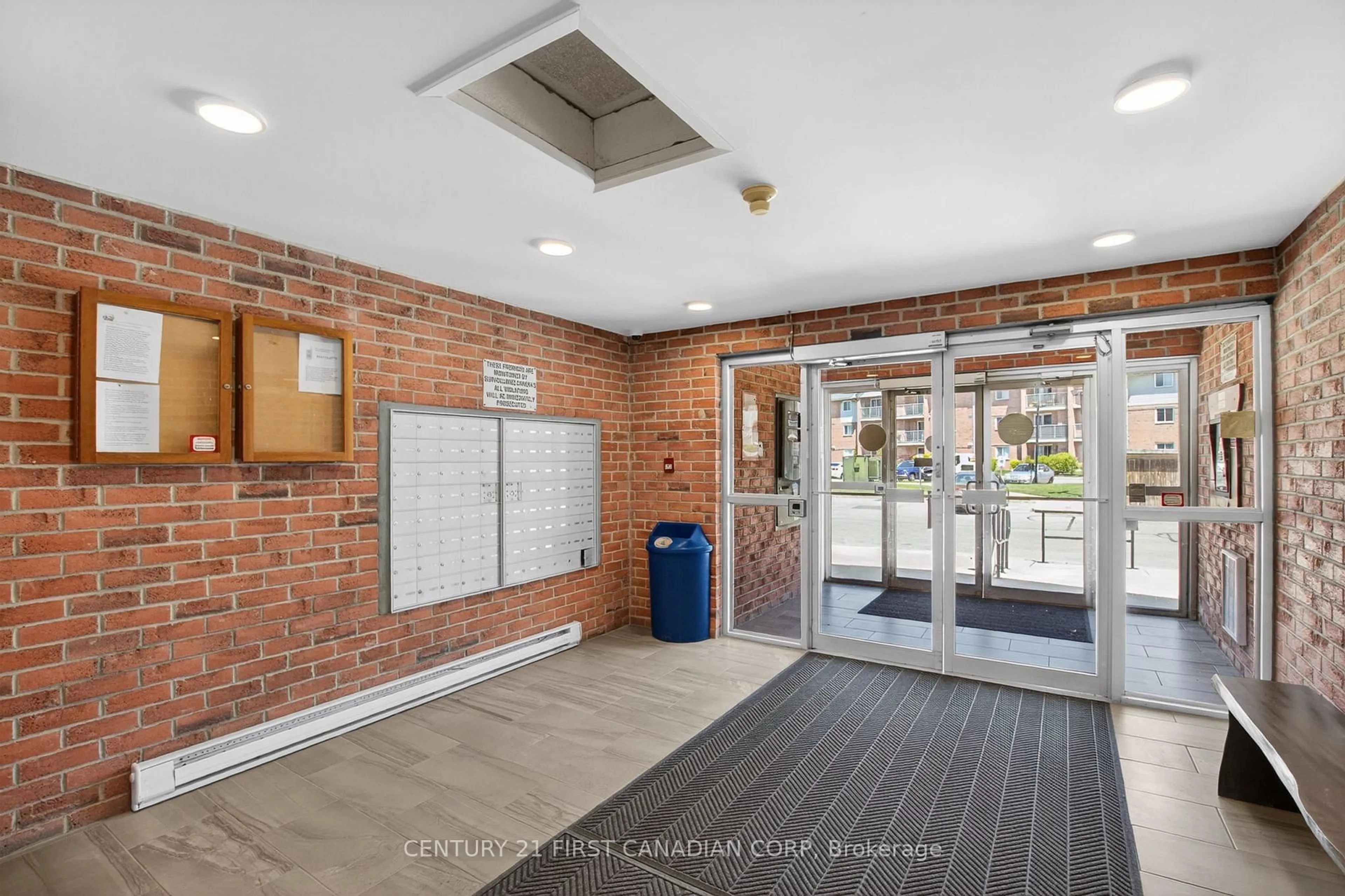Indoor foyer for 136 Conway Dr #11, London South Ontario N6E 3N1