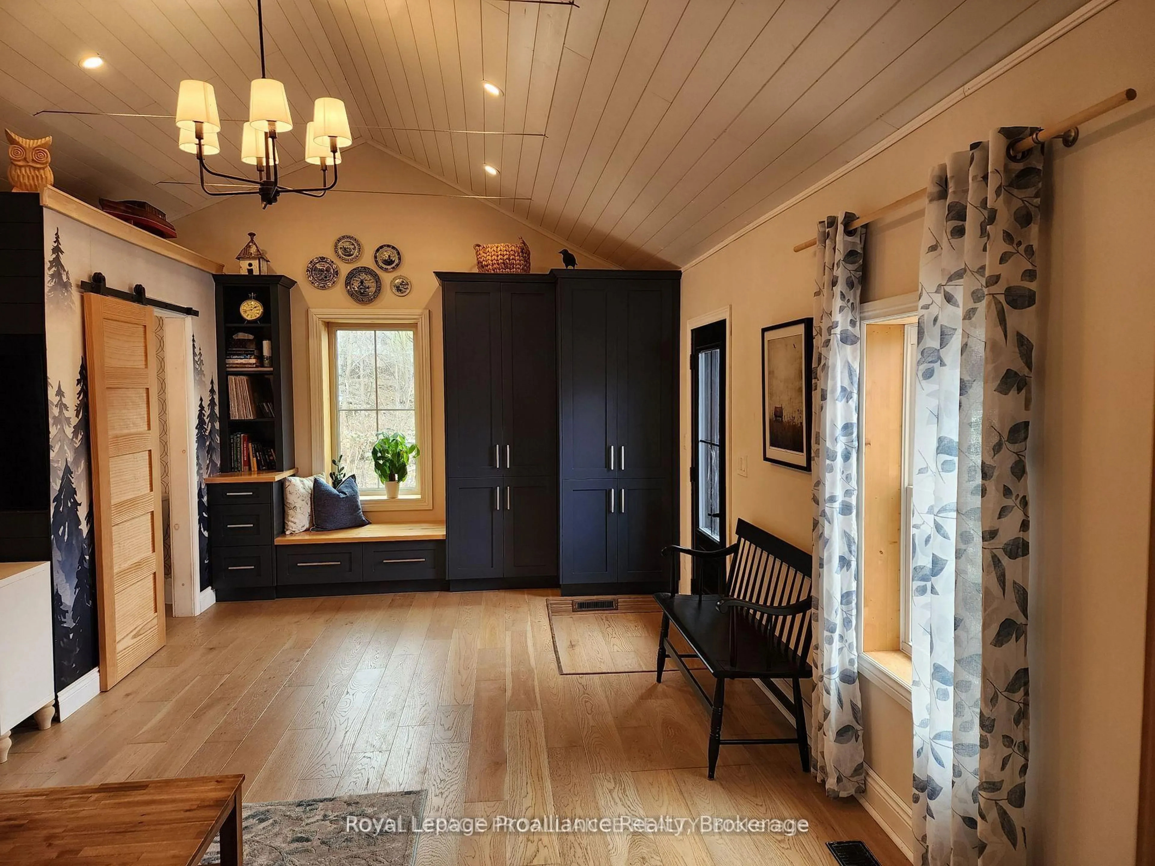 Indoor entryway for 26 York St, Prince Edward County Ontario K0K 2T0