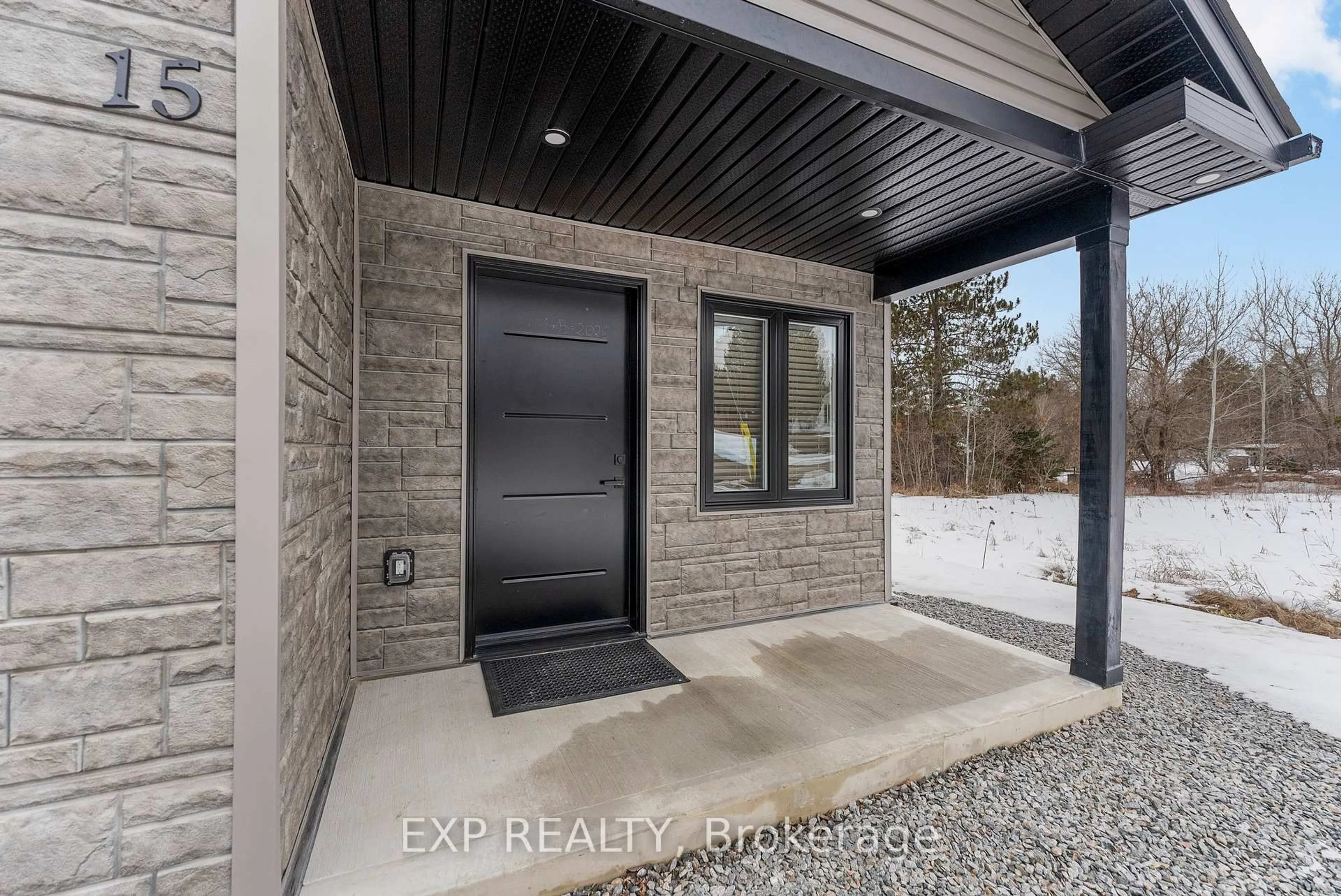 Indoor entryway for 15 Zilney St, Barry's Bay Ontario K0J 1B0