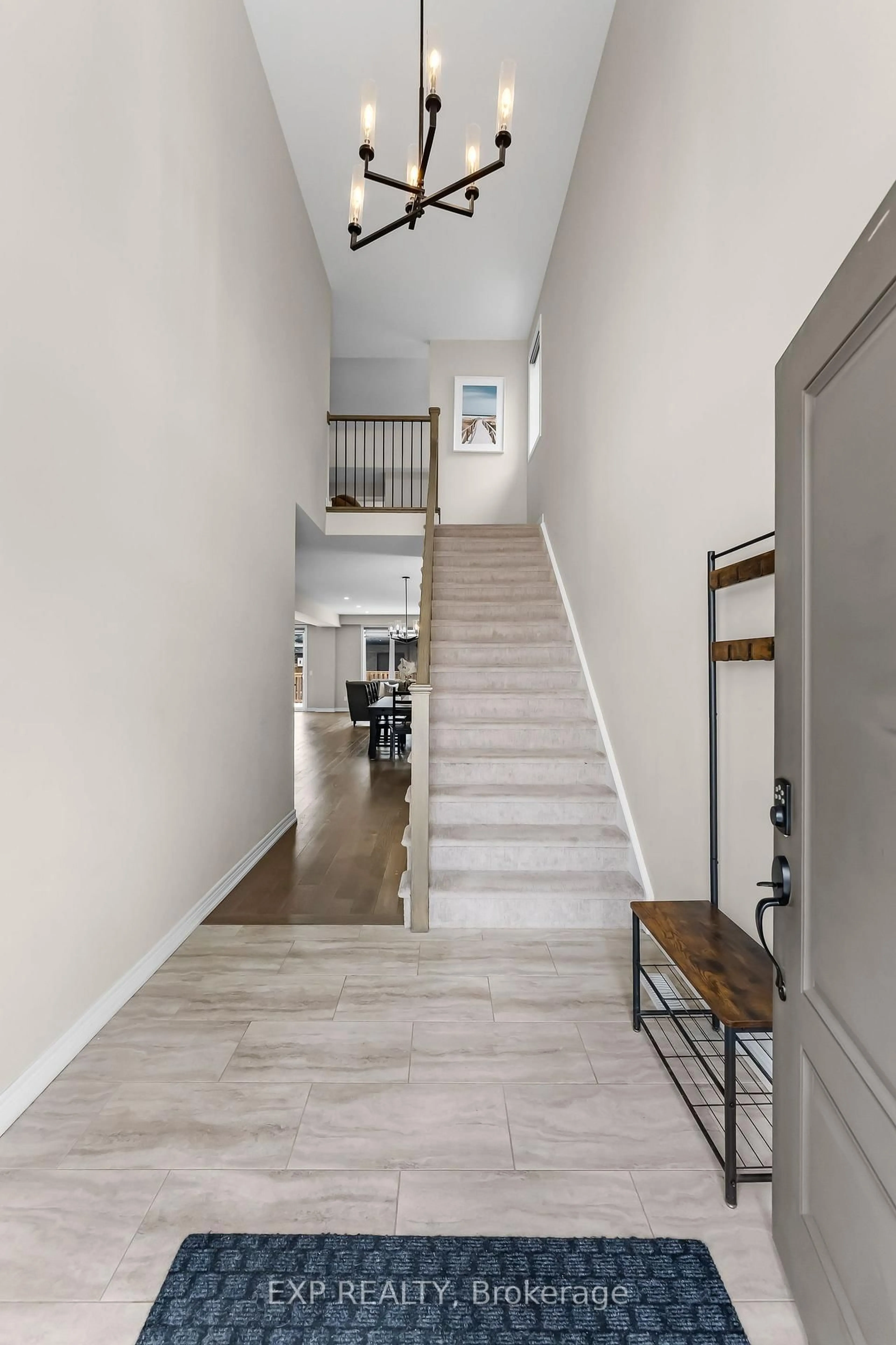Indoor entryway for 153 Susan Dr, Pelham Ontario L3E 0B2