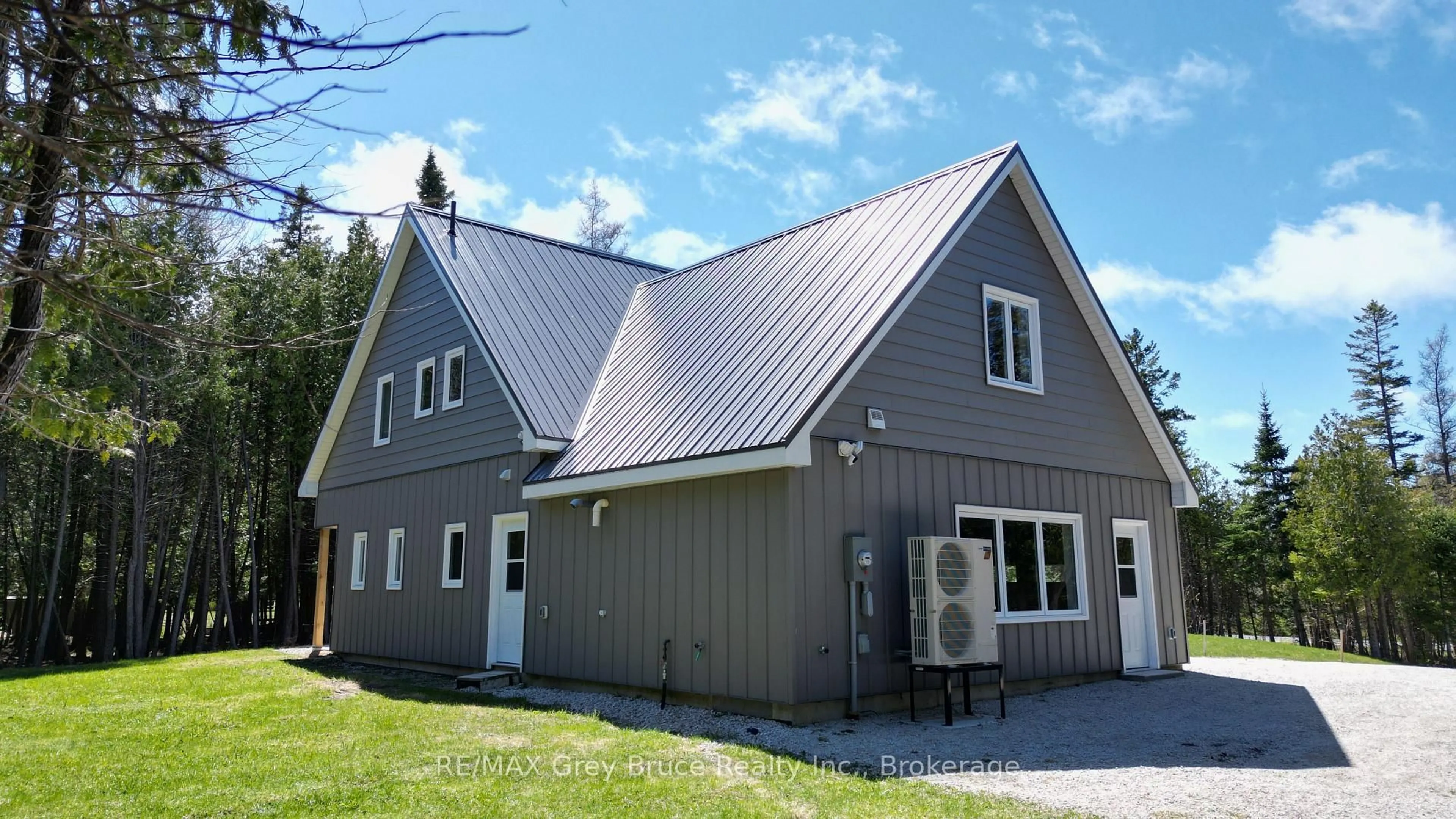 Home with vinyl exterior material, building for 751 Pike Bay Rd, Northern Bruce Peninsula Ontario N0H 1W0