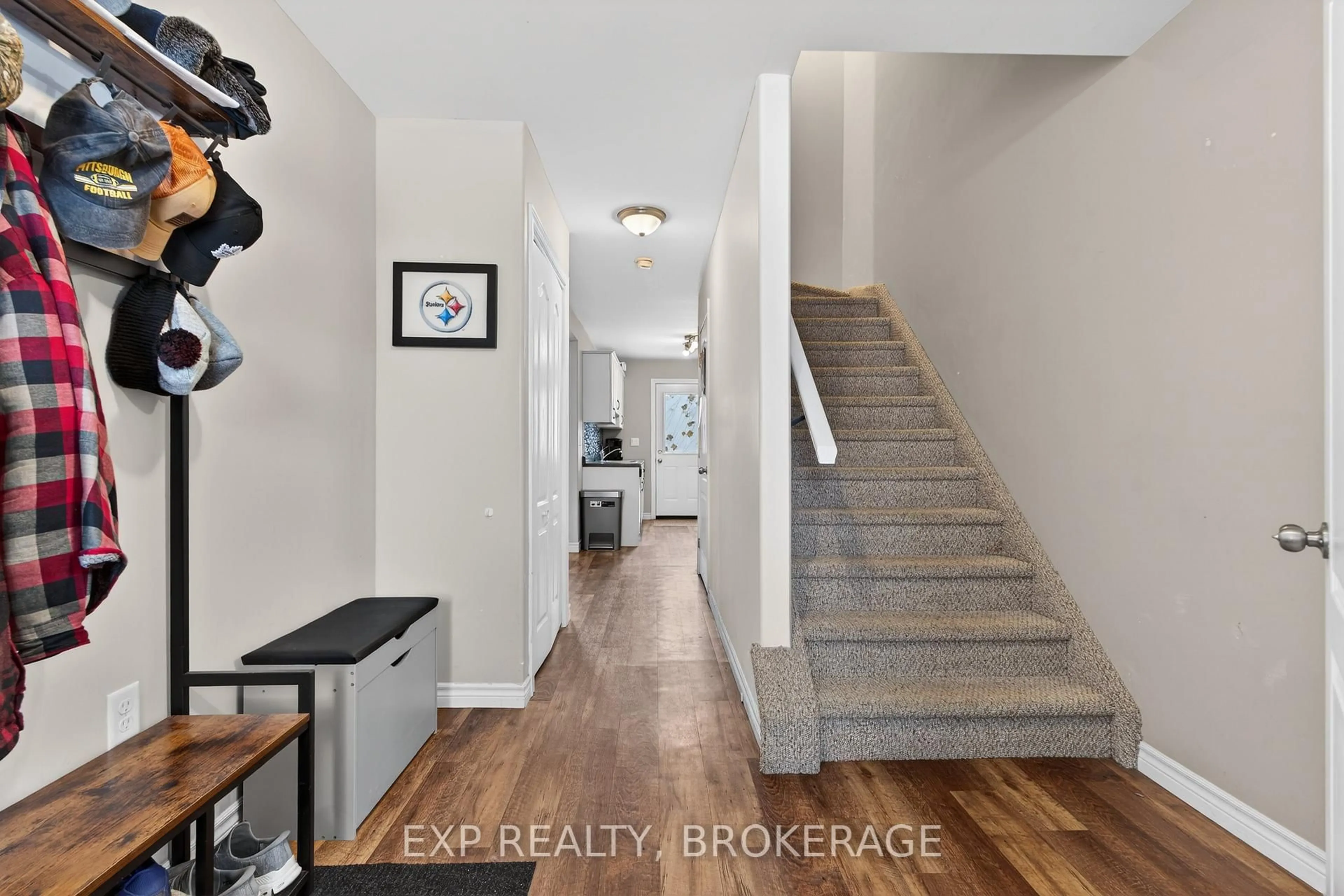 Indoor entryway for 3478 PRINCESS St, Kingston Ontario K7P 0L4