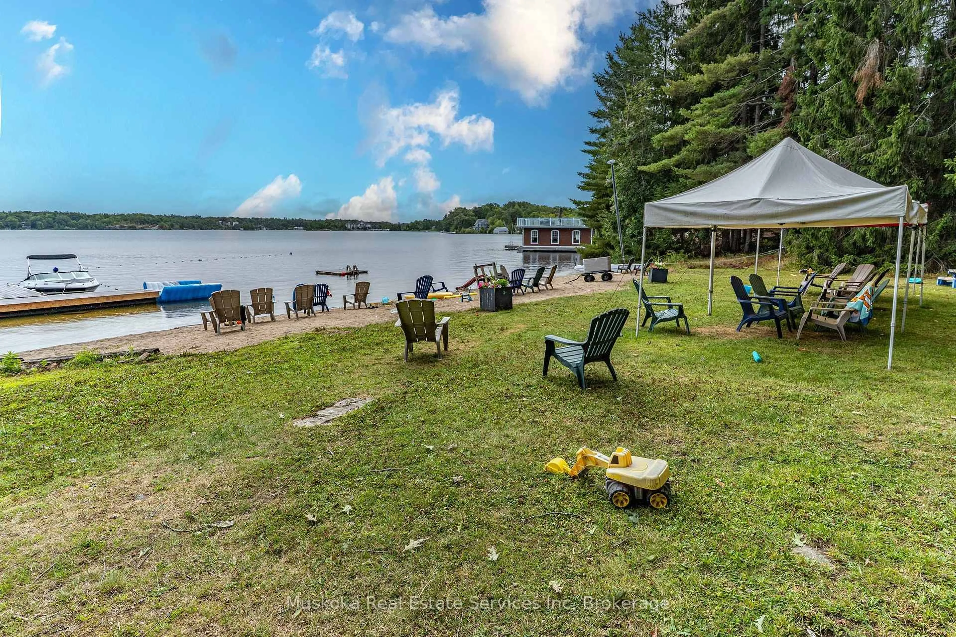 Patio, water/lake/river/ocean view for 250 Wapaska Cres, Gravenhurst Ontario P1P 0Y1
