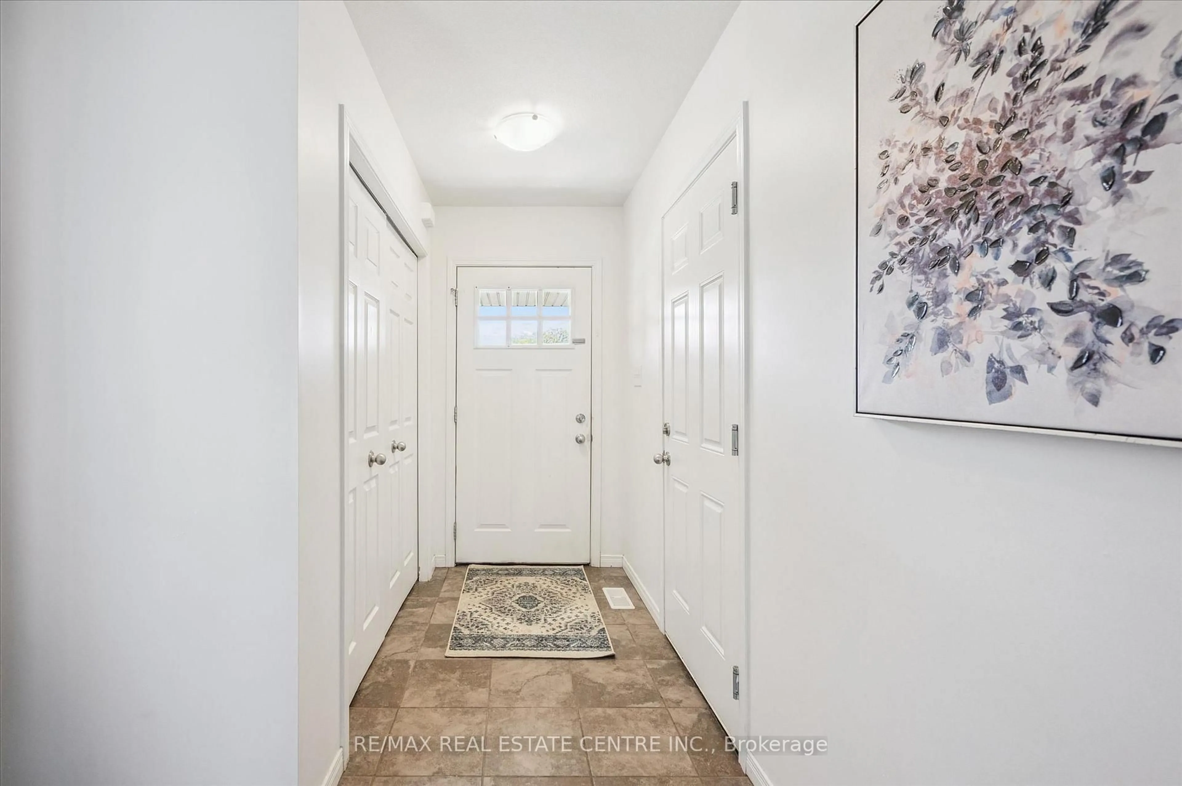 Indoor entryway for 135 Hardcastle Dr #85, Cambridge Ontario N1S 0B6