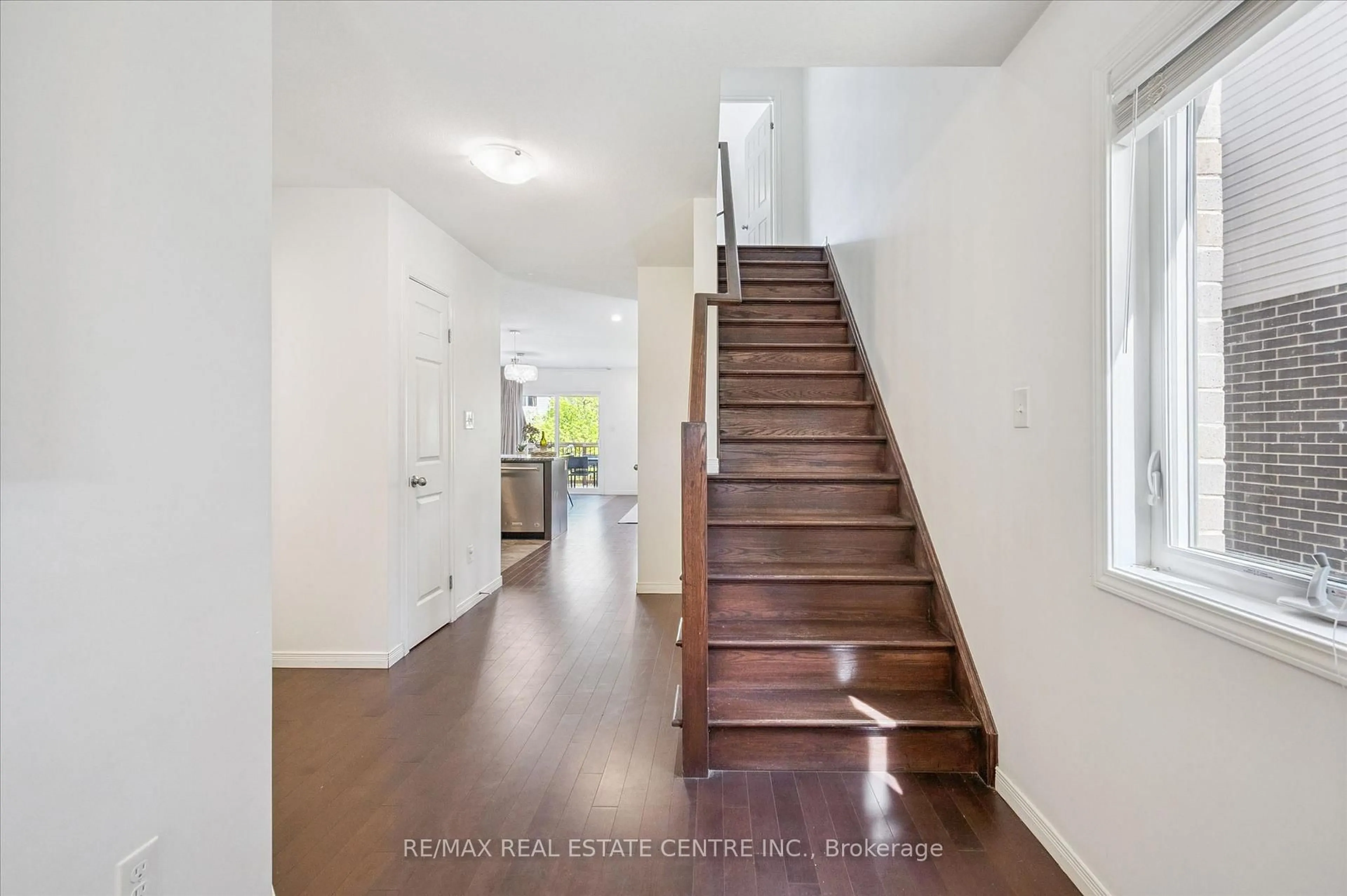 Indoor entryway for 135 Hardcastle Dr #85, Cambridge Ontario N1S 0B6