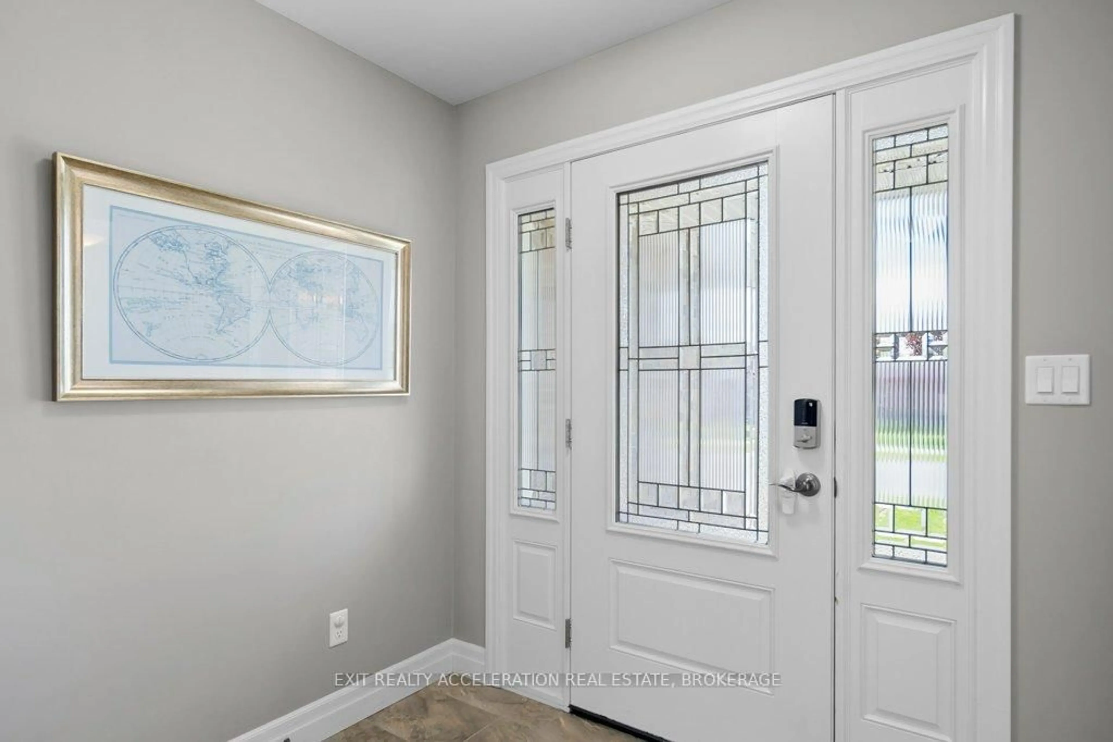 Indoor entryway for 92 Hartwood Cres, Greater Napanee Ontario K7R 0A8