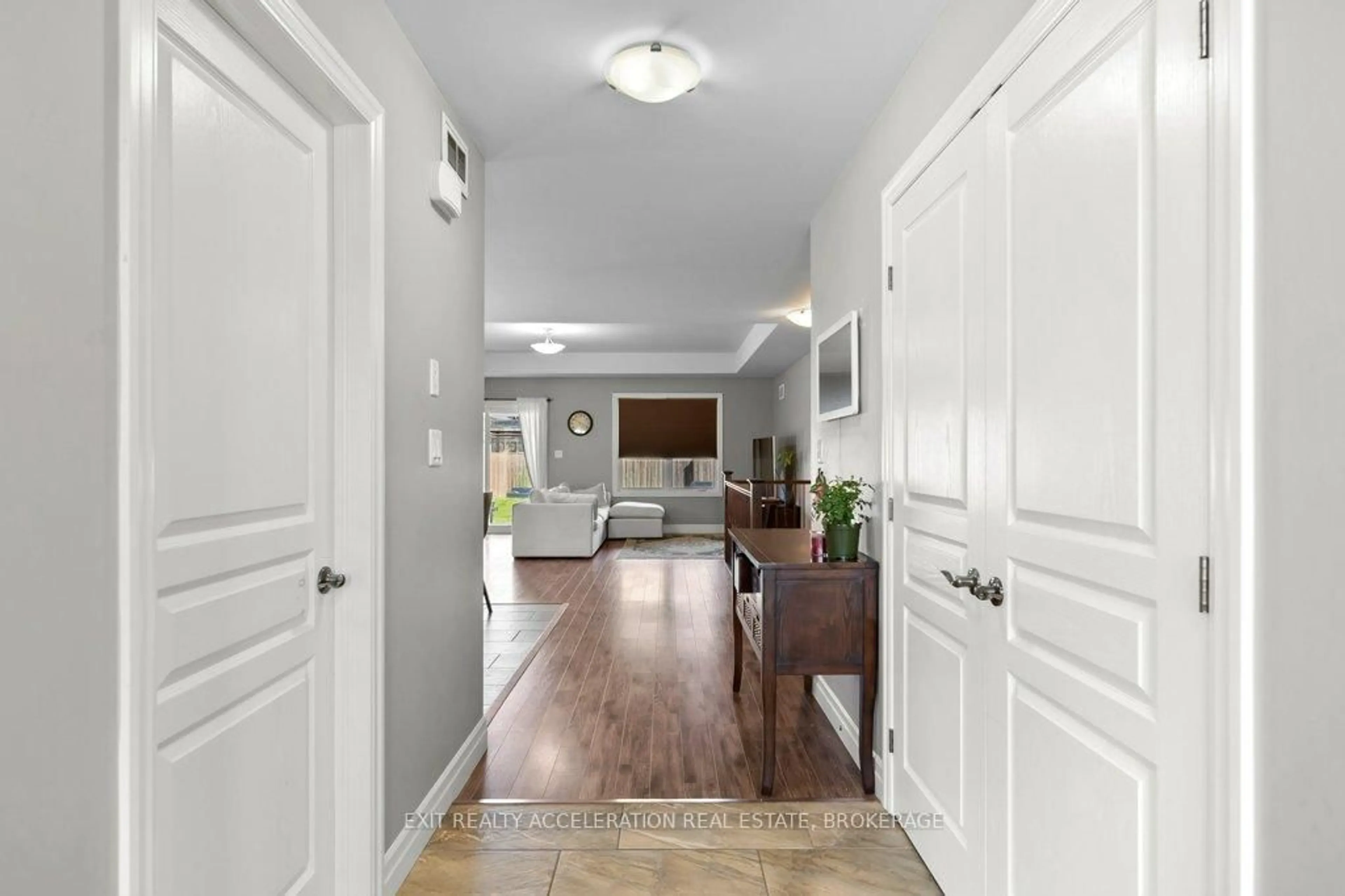 Indoor entryway for 92 Hartwood Cres, Greater Napanee Ontario K7R 0A8