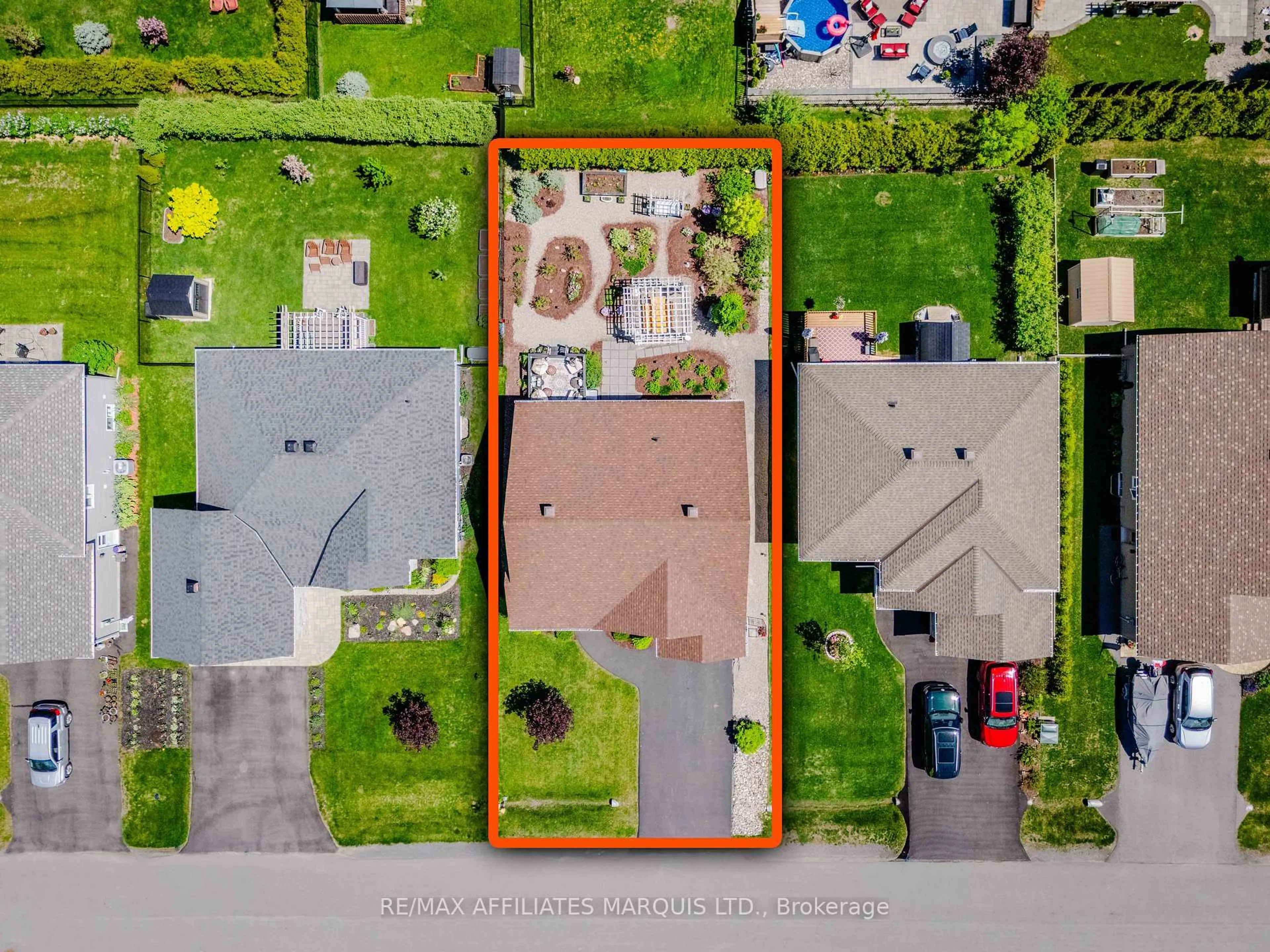 A pic from outside/outdoor area/front of a property/back of a property/a pic from drone, street for 37 Eleanor Dr, South Stormont Ontario K0C 1P0