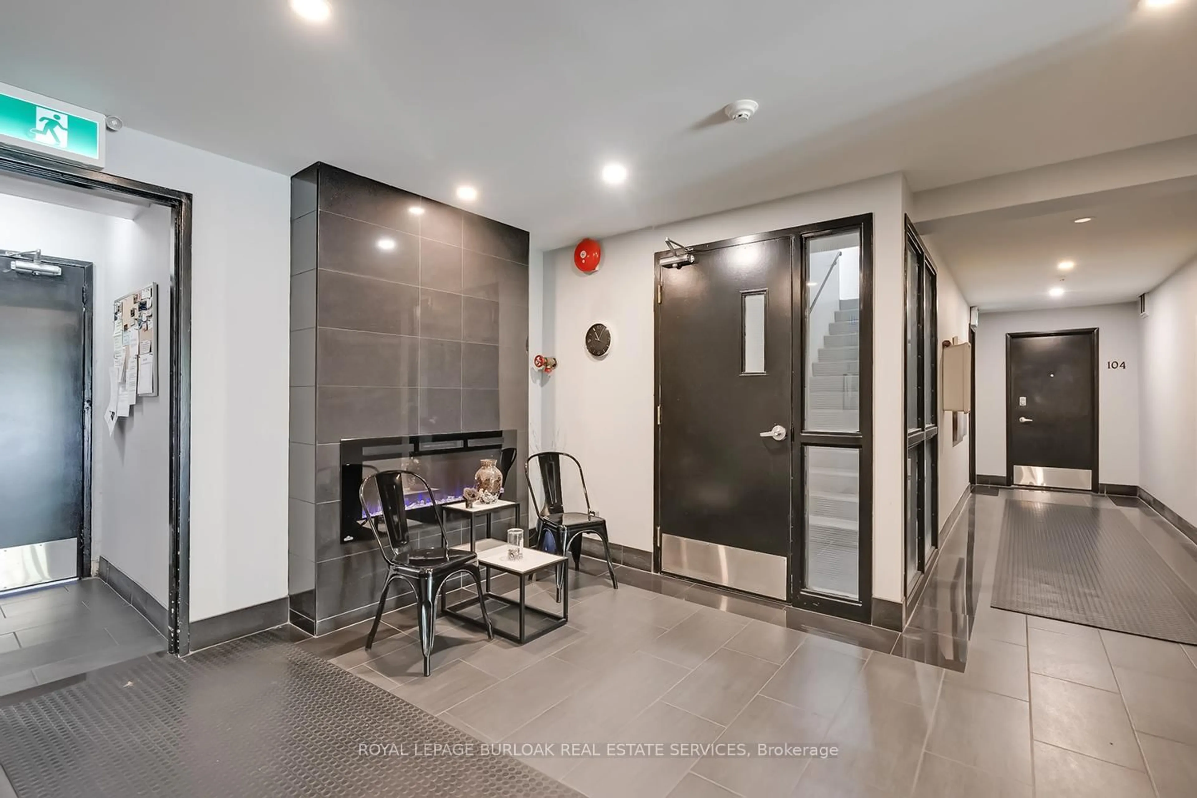 Indoor foyer for 69 Herkimer St #203, Hamilton Ontario L8P 2G6