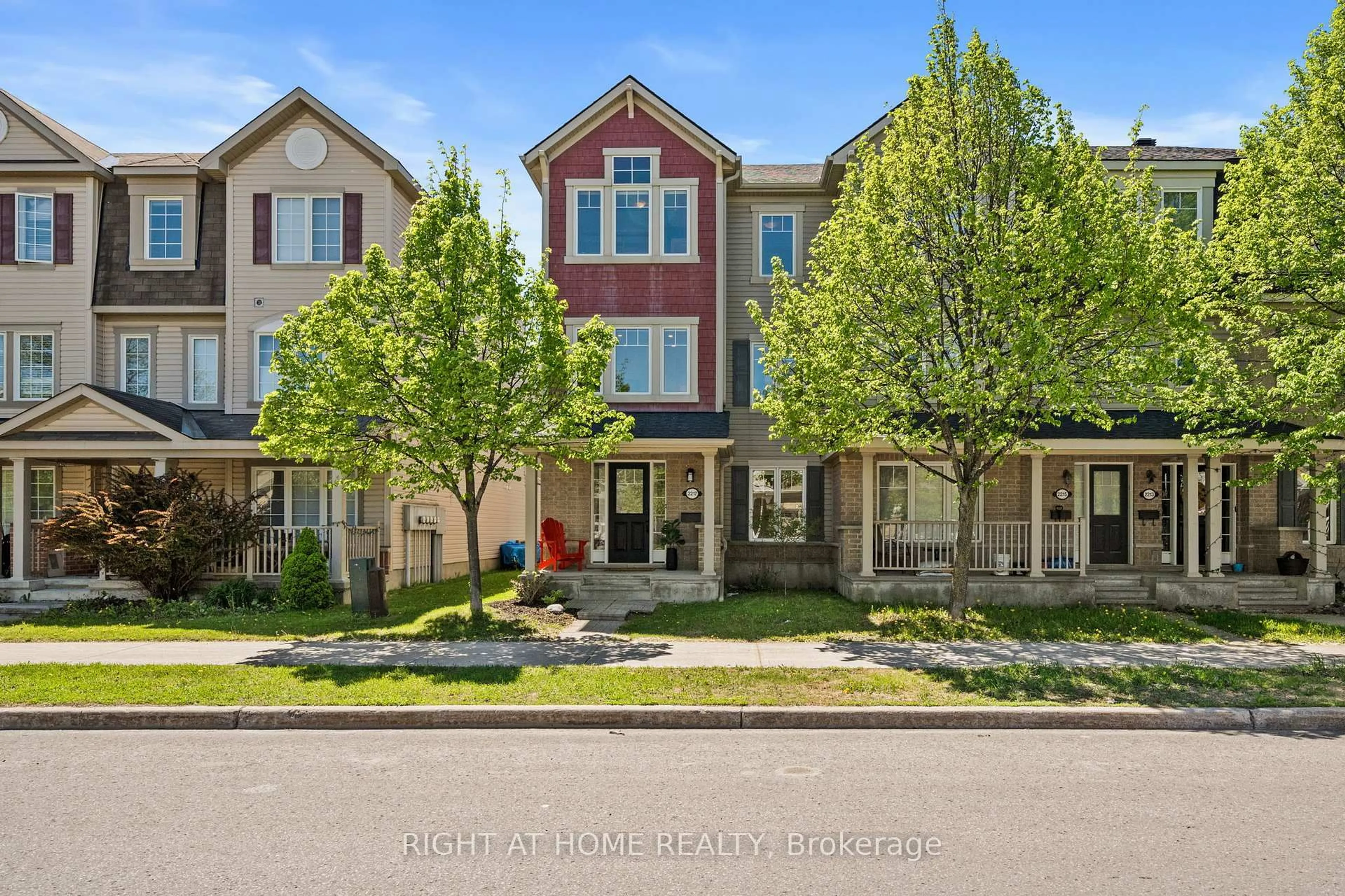 A pic from outside/outdoor area/front of a property/back of a property/a pic from drone, street for 2217 RIVER MIST Rd, Ottawa Ontario K2J 0R8