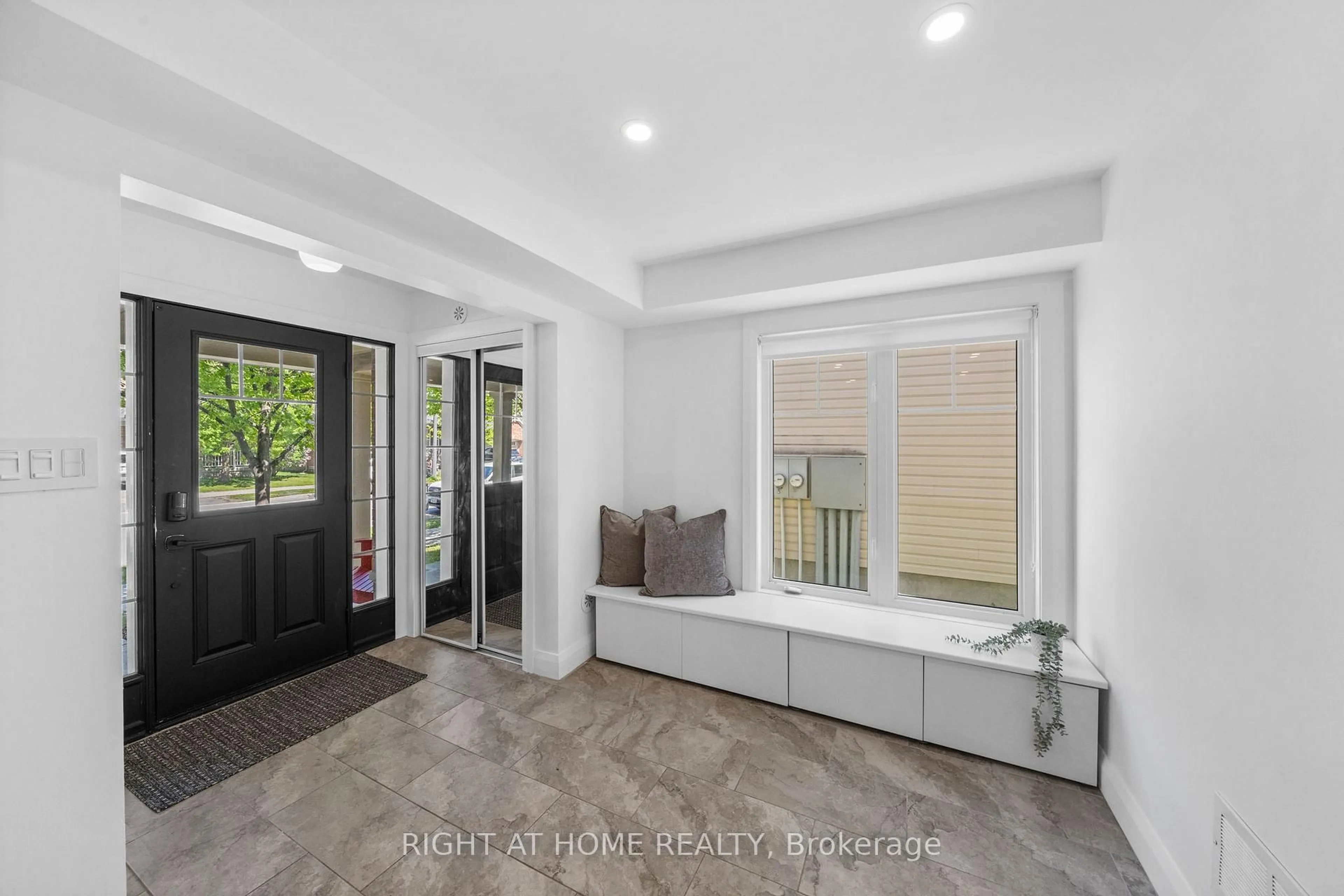 Indoor entryway for 2217 RIVER MIST Rd, Ottawa Ontario K2J 0R8