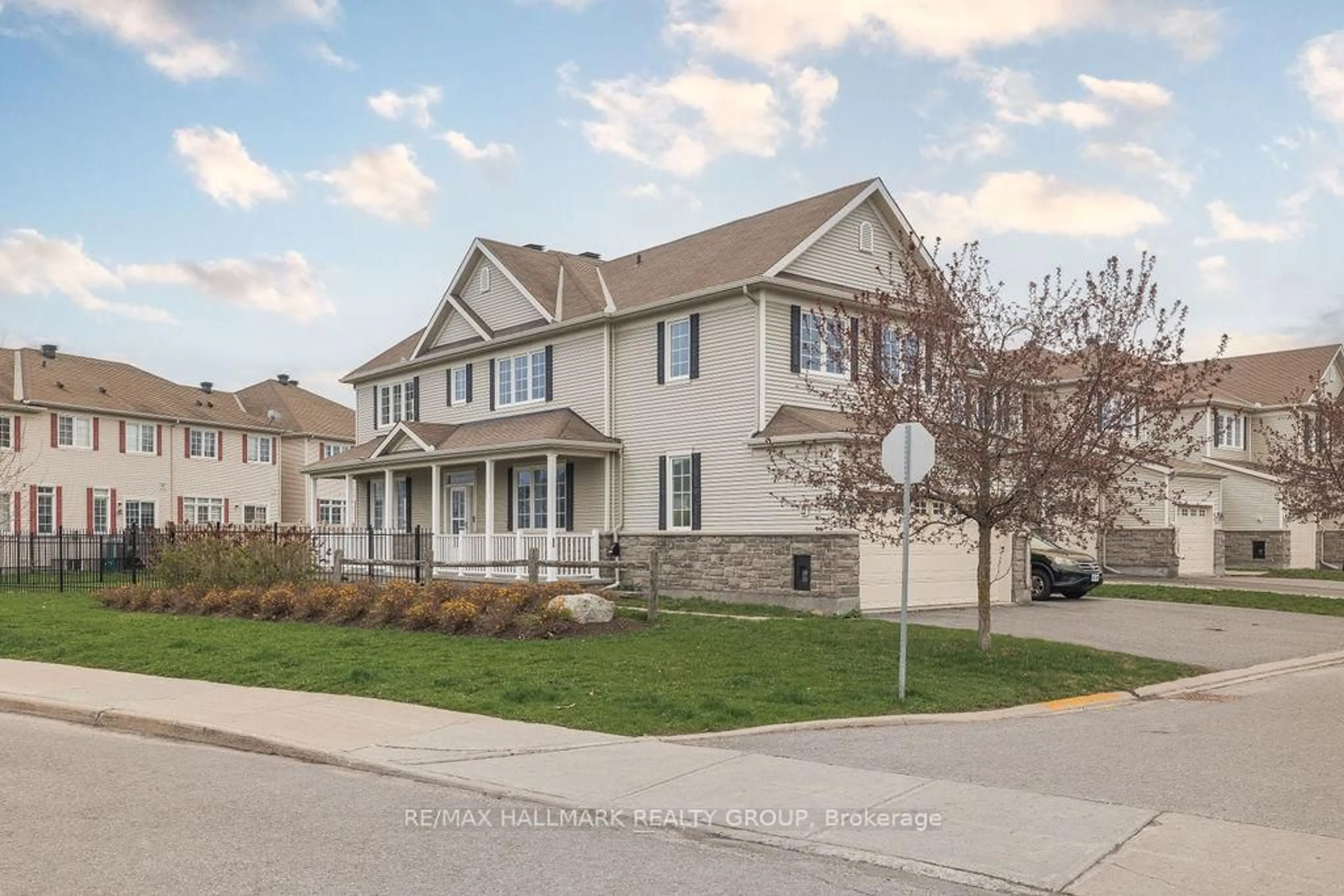 Home with vinyl exterior material, street for 800 Kennacraig Private, Ottawa Ontario K2J 5T5