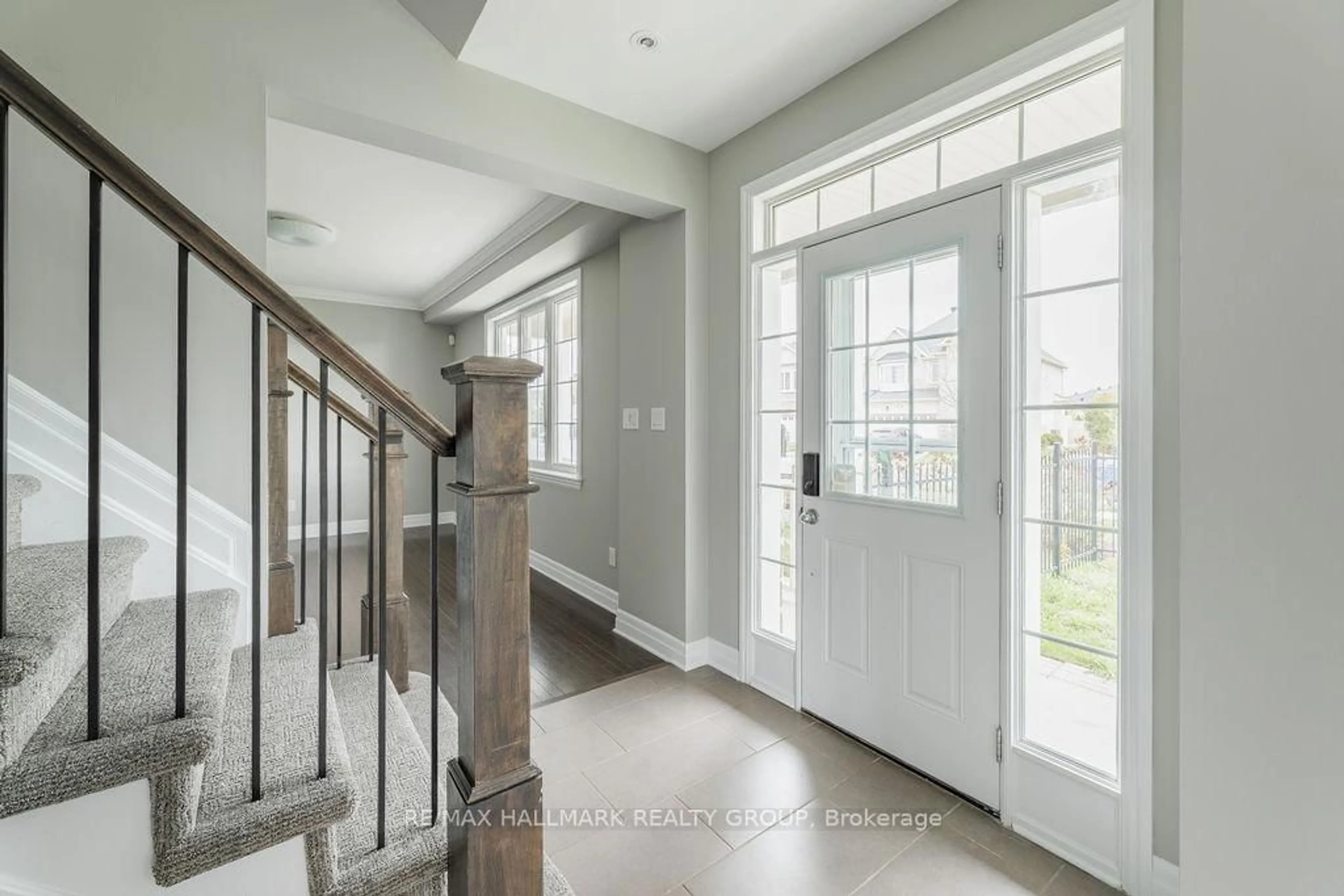Indoor entryway for 800 Kennacraig Private, Ottawa Ontario K2J 5T5