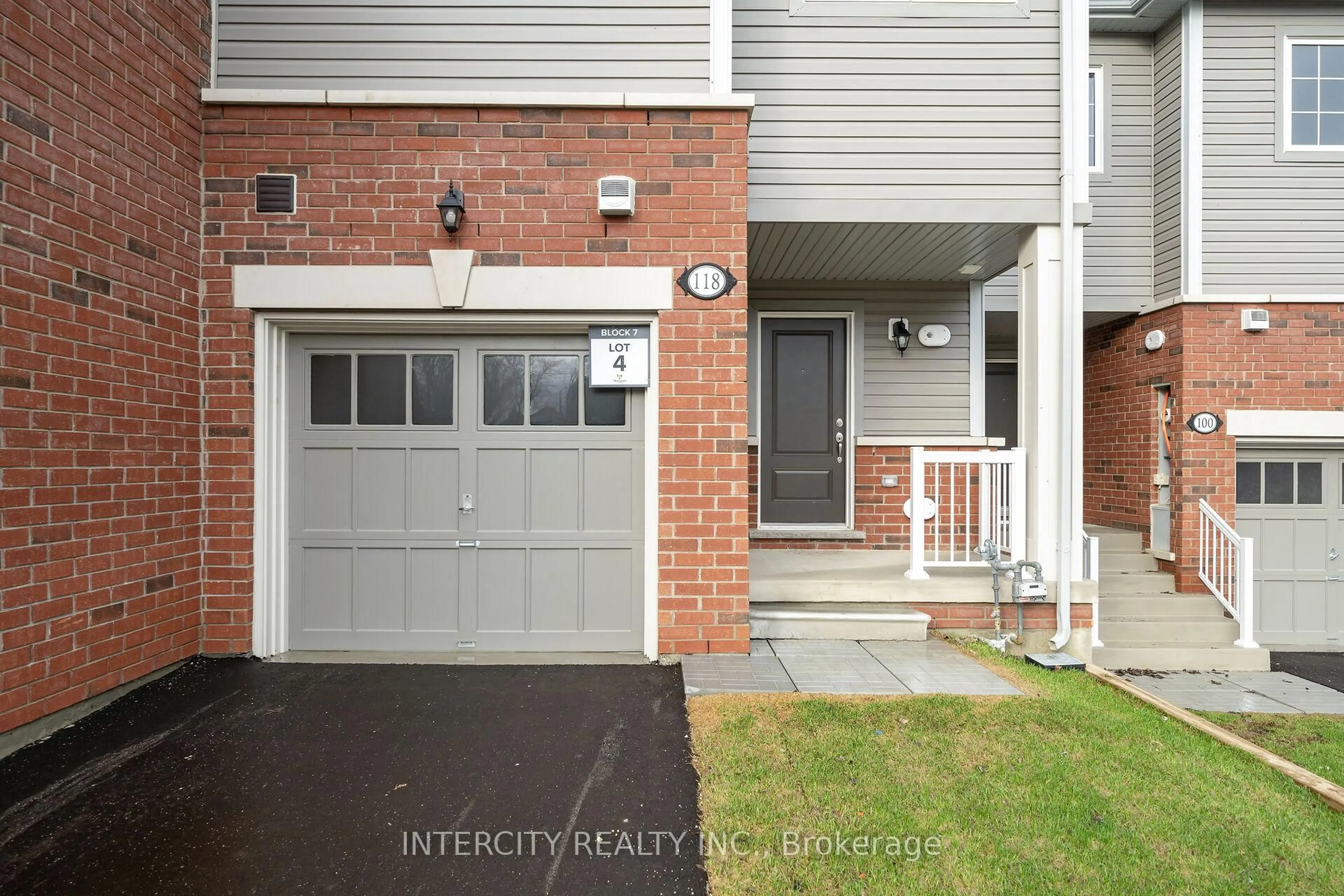 Indoor entryway for 118 Gordon St #Blk 7 Unit 4, Shelburne Ontario L9V 3Y1