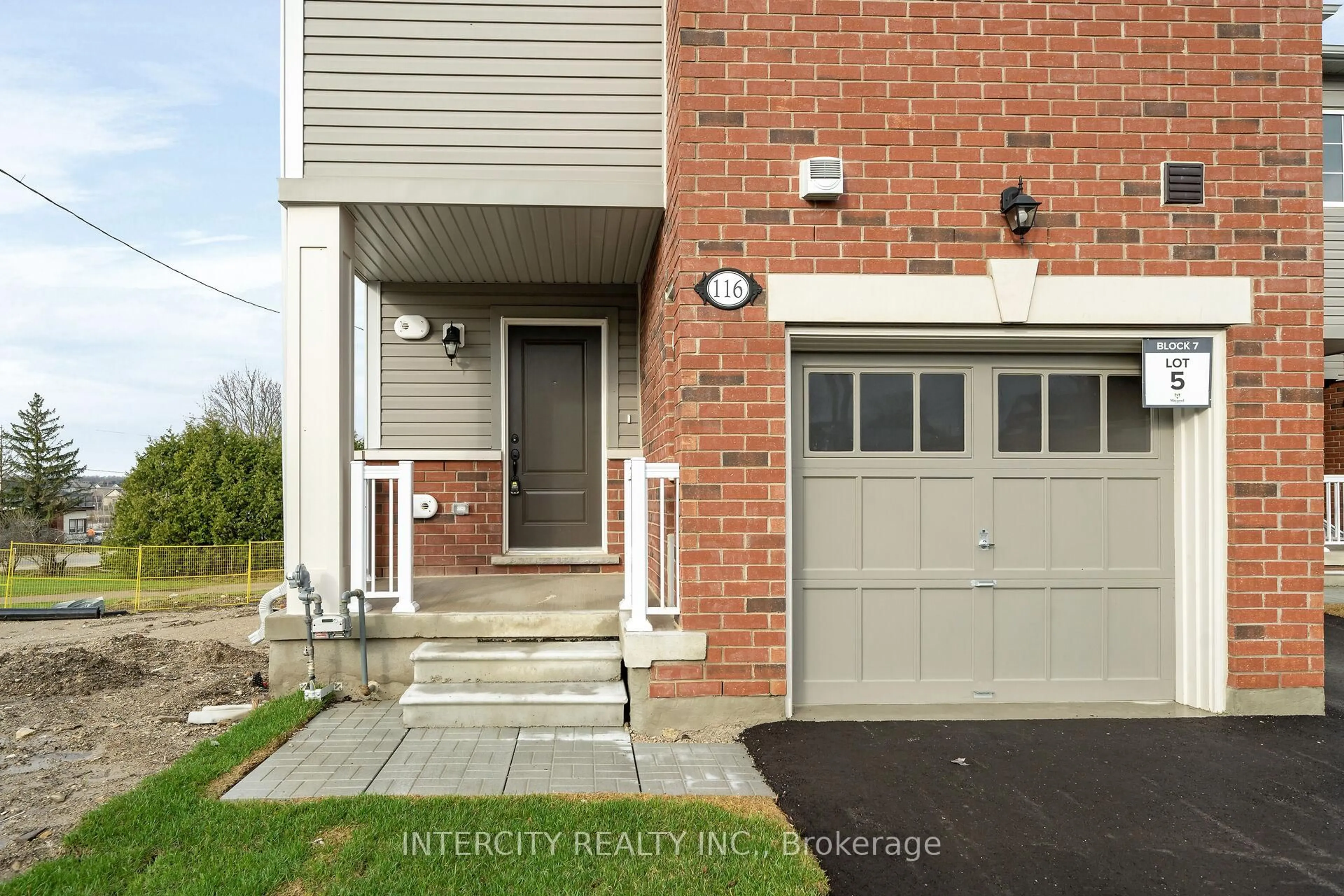 Home with brick exterior material, street for 116 Gordon St #Blk 7 Unit 5, Shelburne Ontario L9V 3Y1