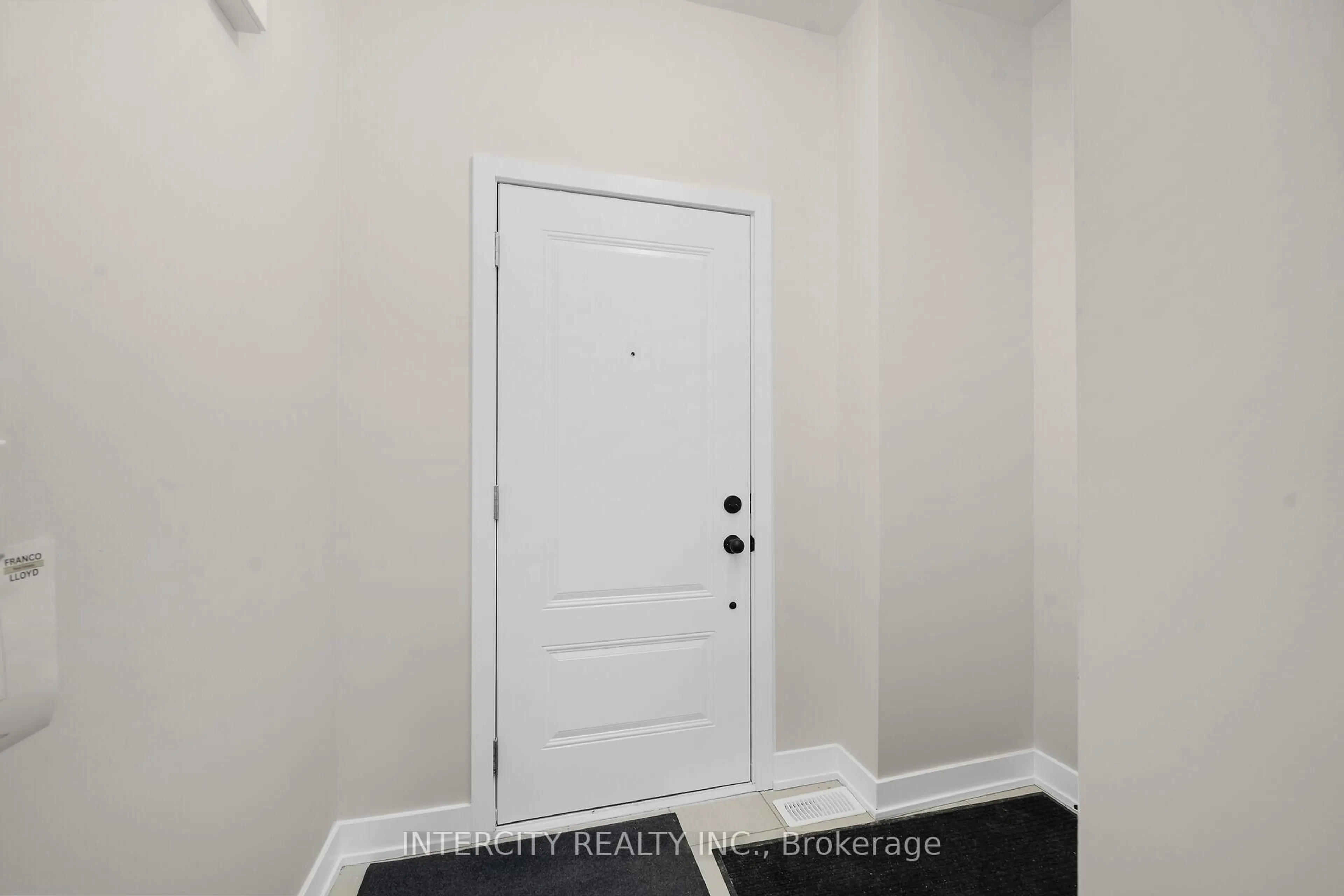 Indoor entryway for 116 Gordon St #Blk 7 Unit 5, Shelburne Ontario L9V 3Y1