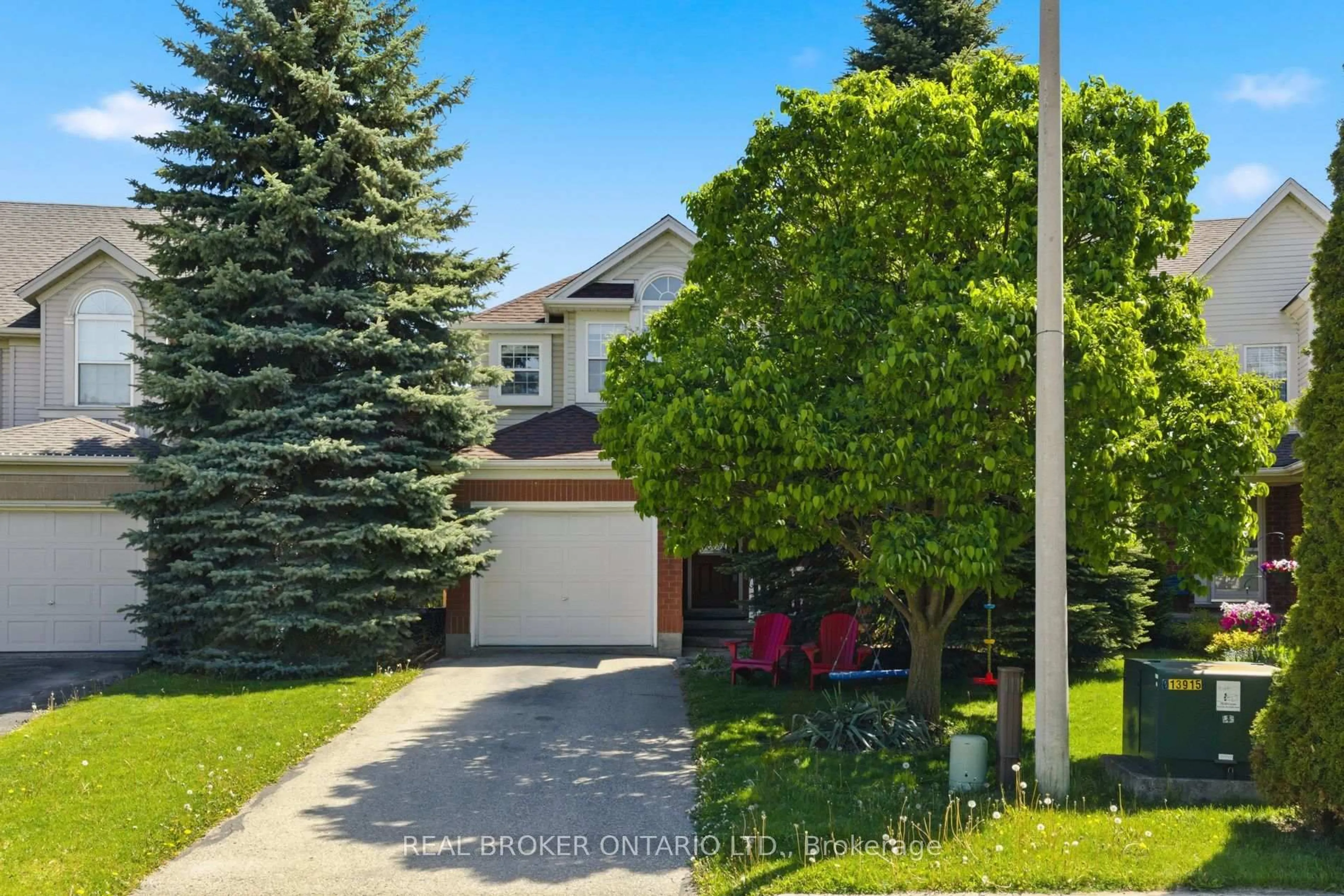 A pic from outside/outdoor area/front of a property/back of a property/a pic from drone, street for 179 Dalecroft Pl, Waterloo Ontario N2T 2T1