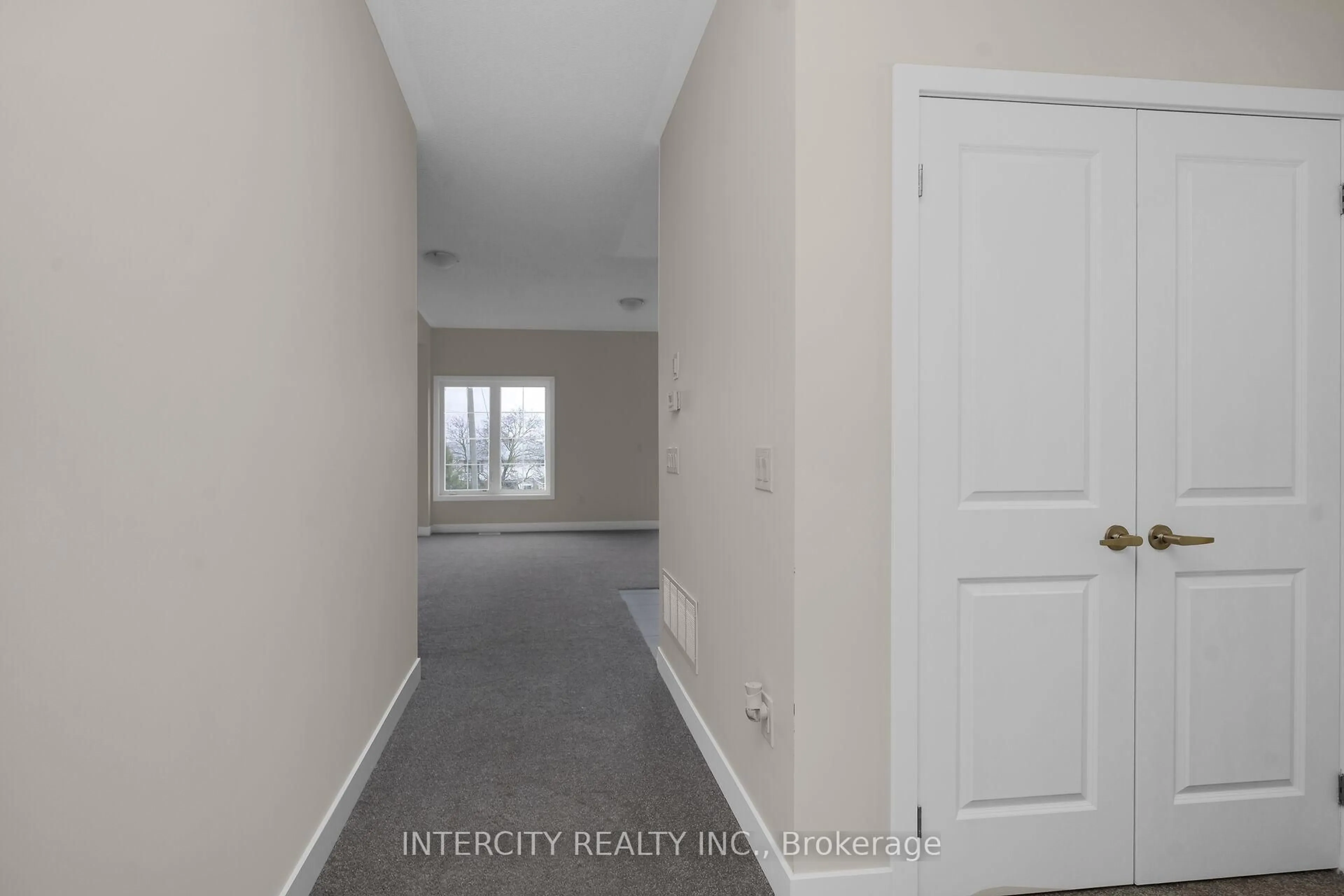 Indoor entryway for 100 Walden St #Blk 7 Unit 3, Shelburne Ontario L9V 3Y1