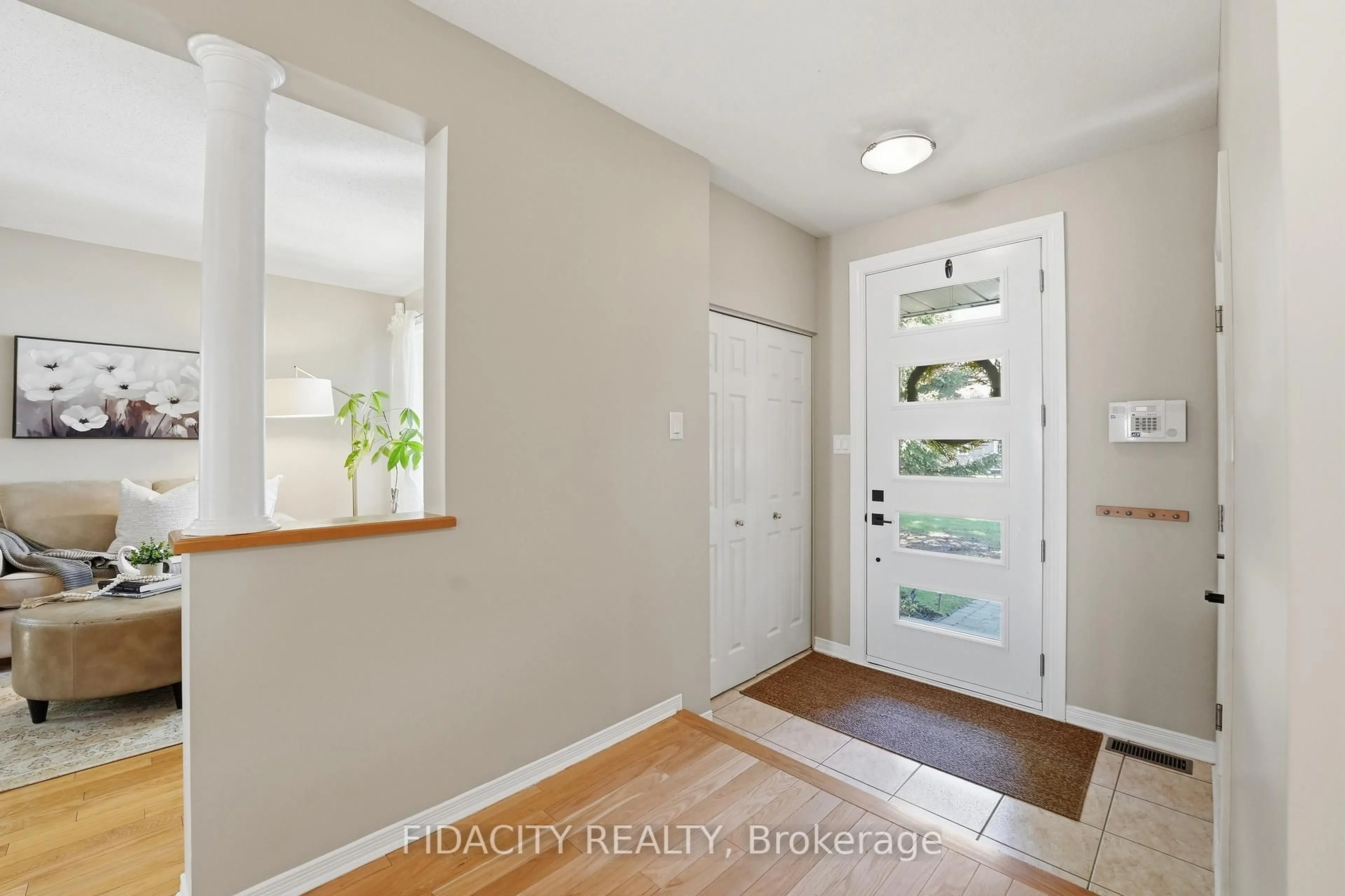 Indoor entryway for 24 Sirocco Cres, Stittsville Ontario K2S 1Z7