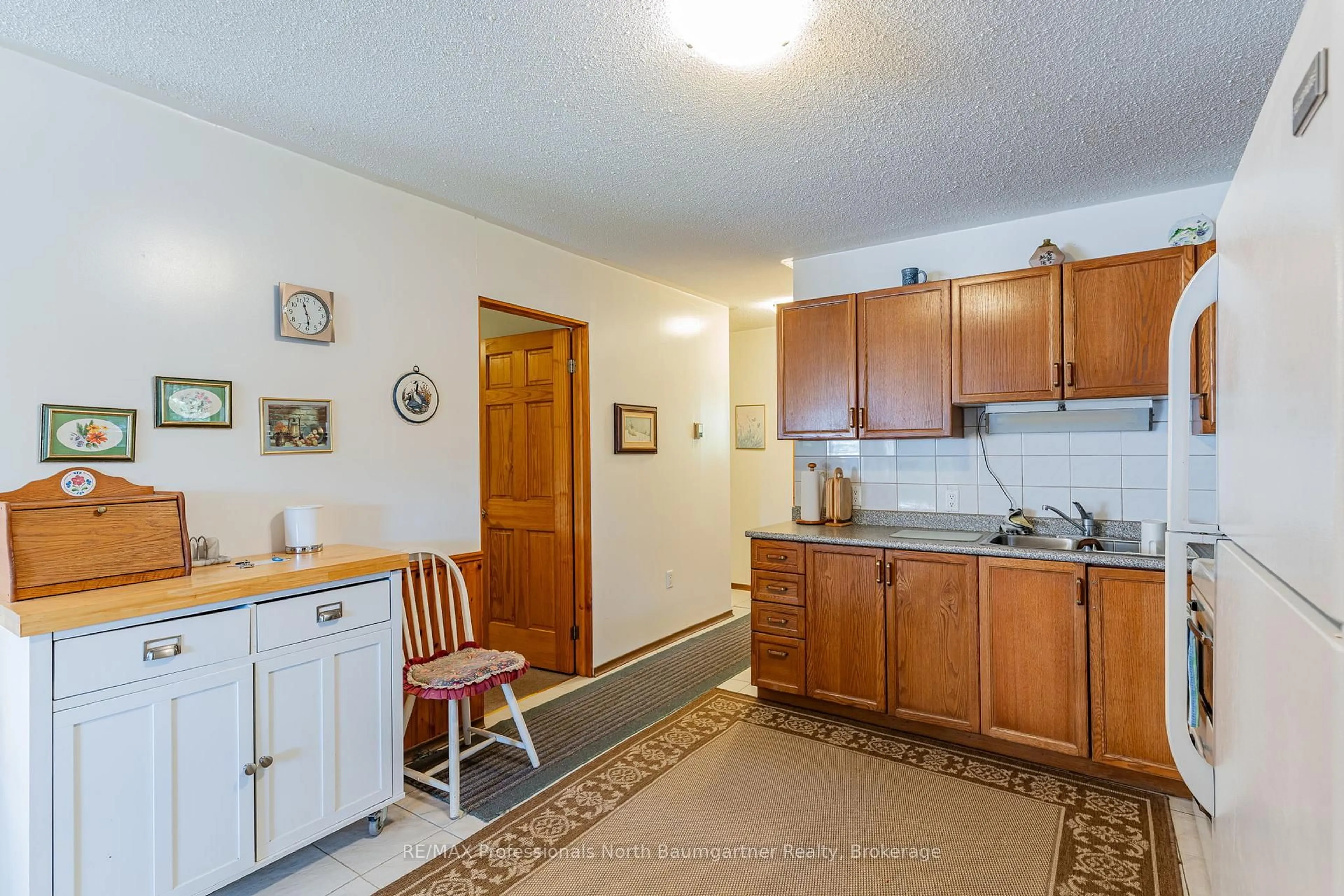 Standard kitchen, unknown for 1566 West Settlement Rd, Dysart et al Ontario K0M 1S0