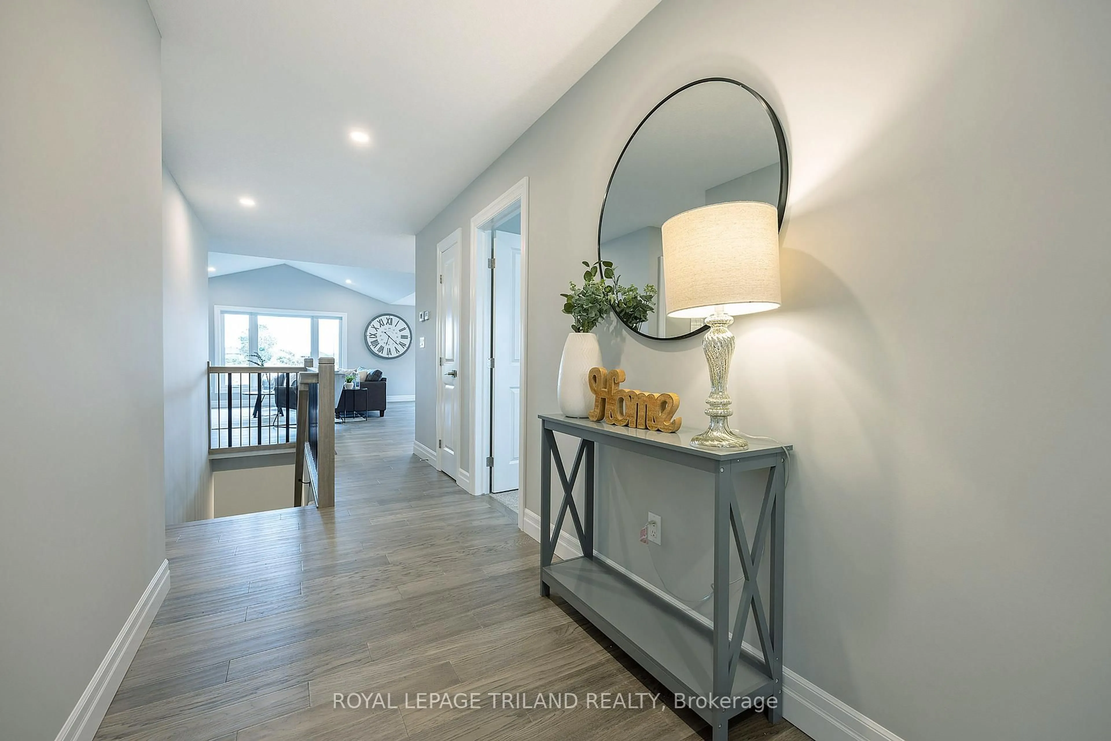 Indoor entryway for 127 Lila St, Dutton/Dunwich Ontario N0L 1J0