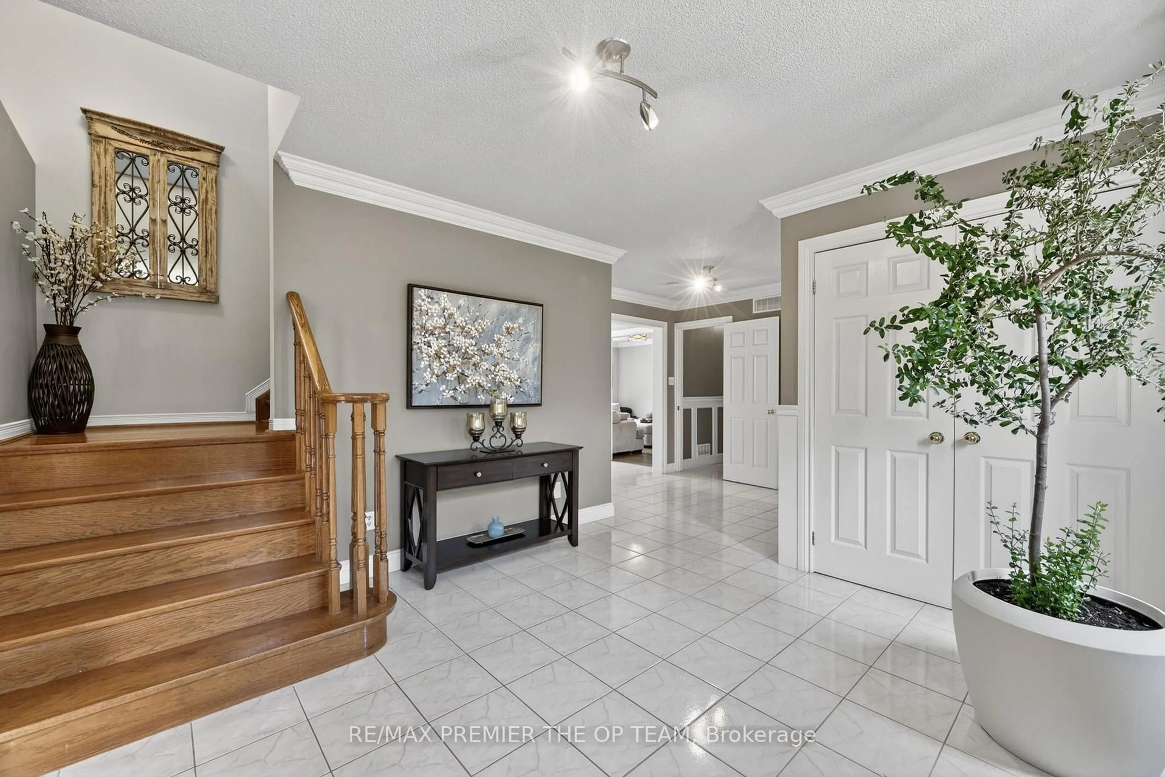 Indoor entryway for 344207 15th Sdrd, Amaranth Ontario L9W 1X9