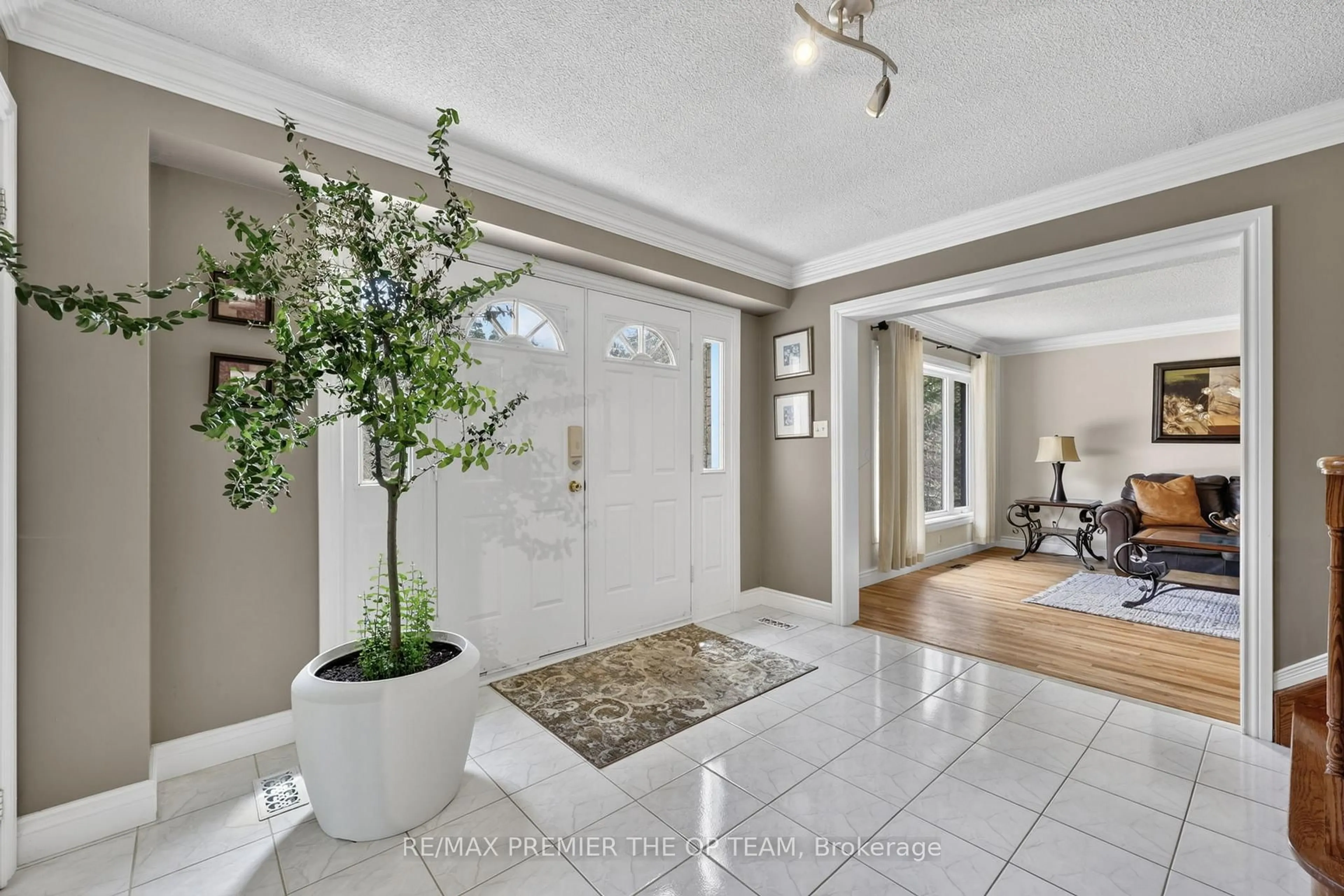 Indoor entryway for 344207 15th Sdrd, Amaranth Ontario L9W 1X9