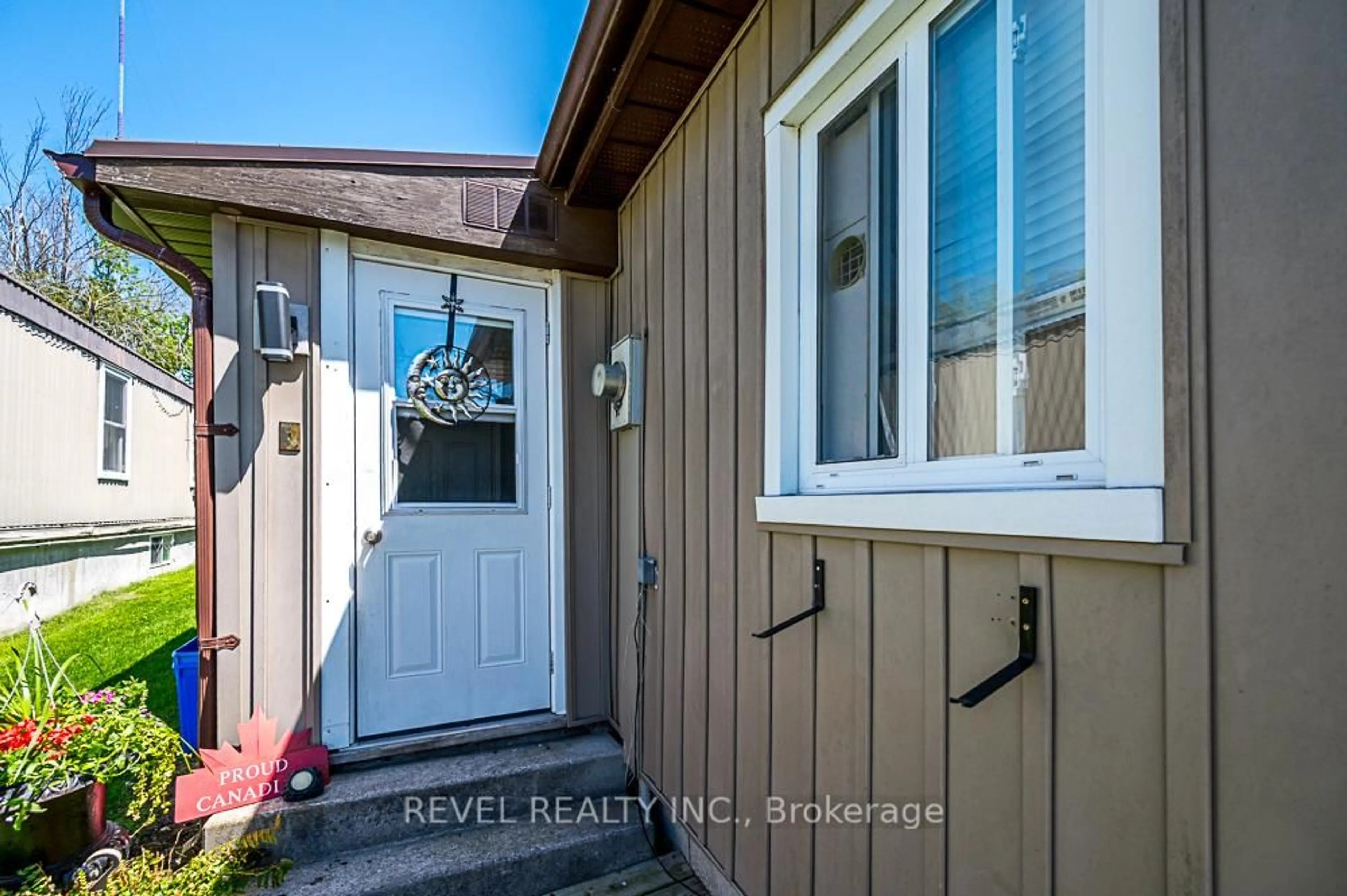 Indoor entryway for 64 OTTER Line, Kawartha Lakes Ontario K9V 0K1