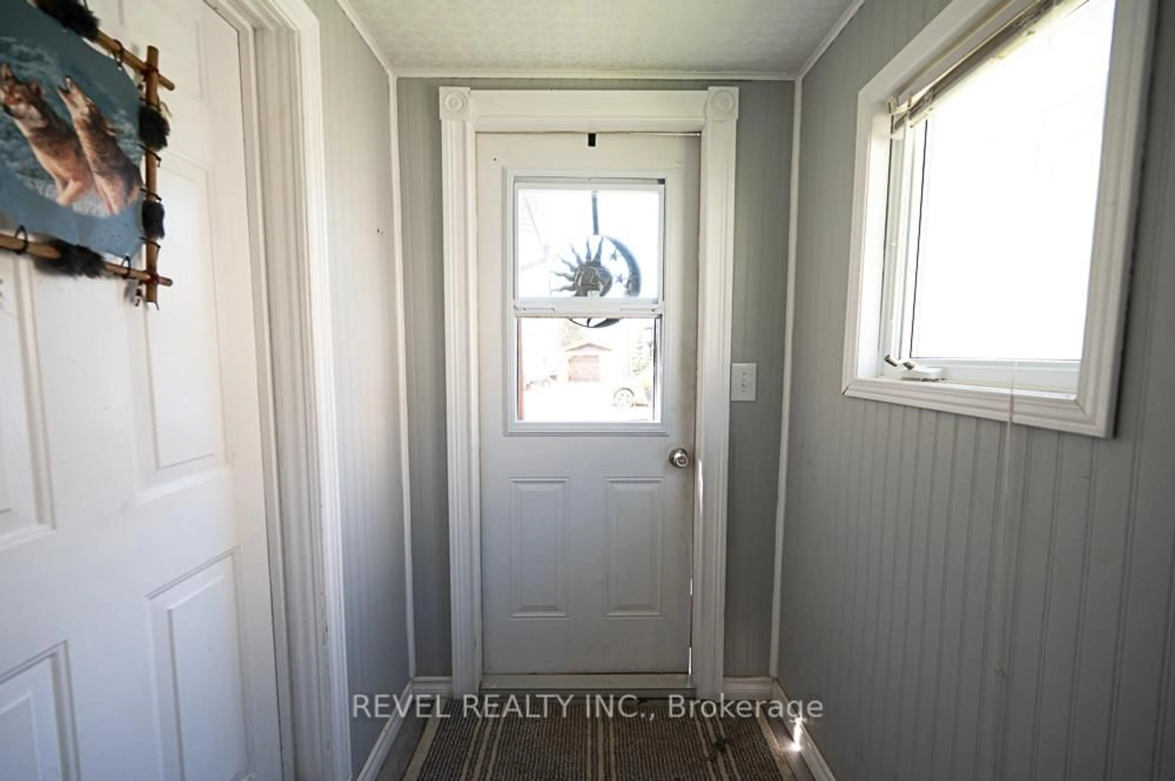 Indoor entryway for 64 OTTER Line, Kawartha Lakes Ontario K9V 0K1