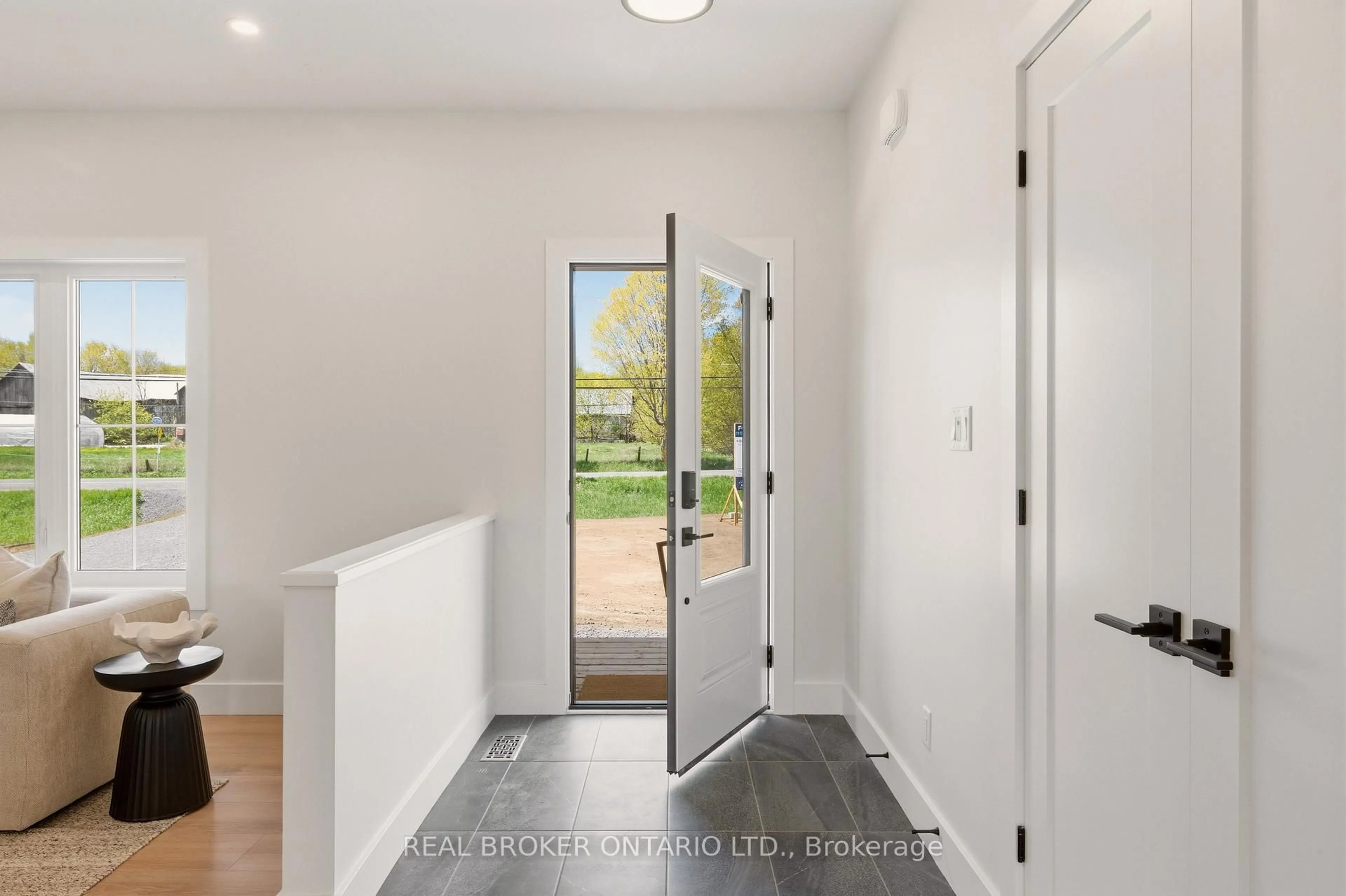 Indoor entryway for 1710 County Road 18 Rd, North Grenville Ontario K0G 1S0
