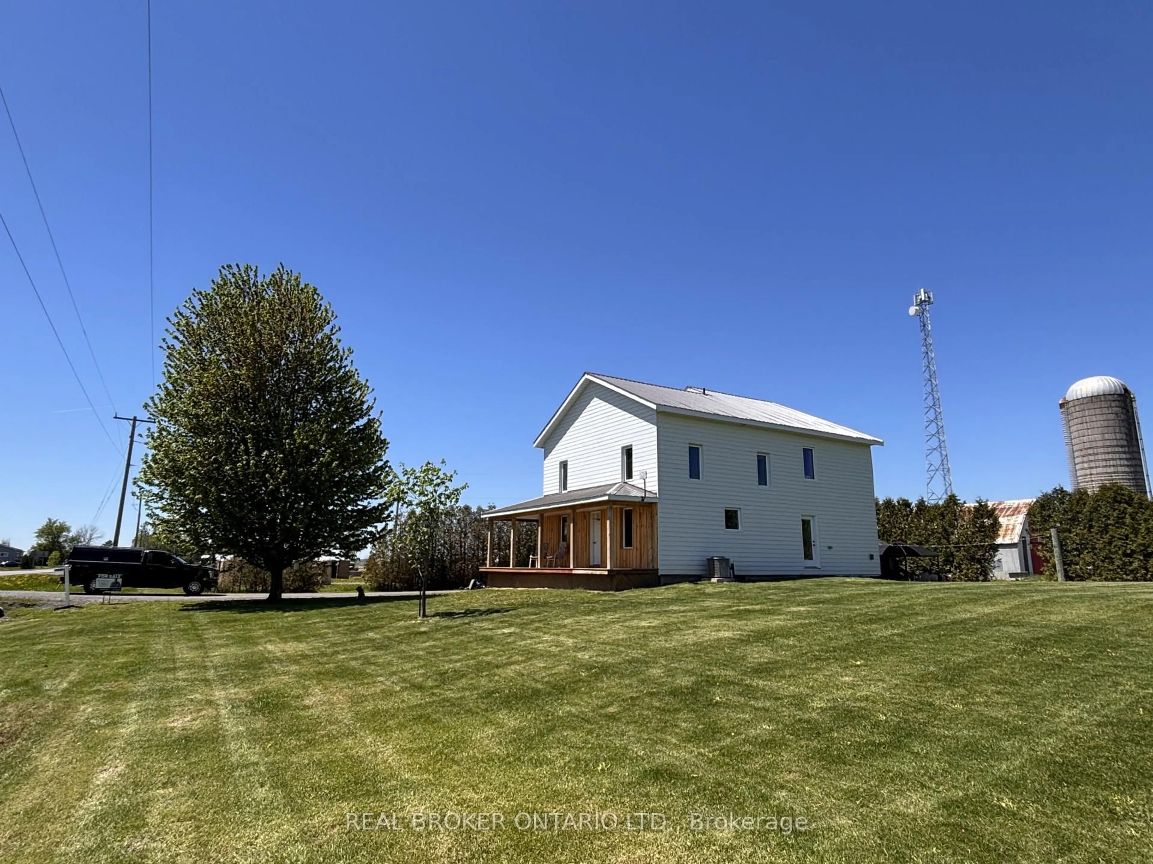 A pic from outside/outdoor area/front of a property/back of a property/a pic from drone, building for 10969 Gilmour Rd, South Dundas Ontario K0C 1C0
