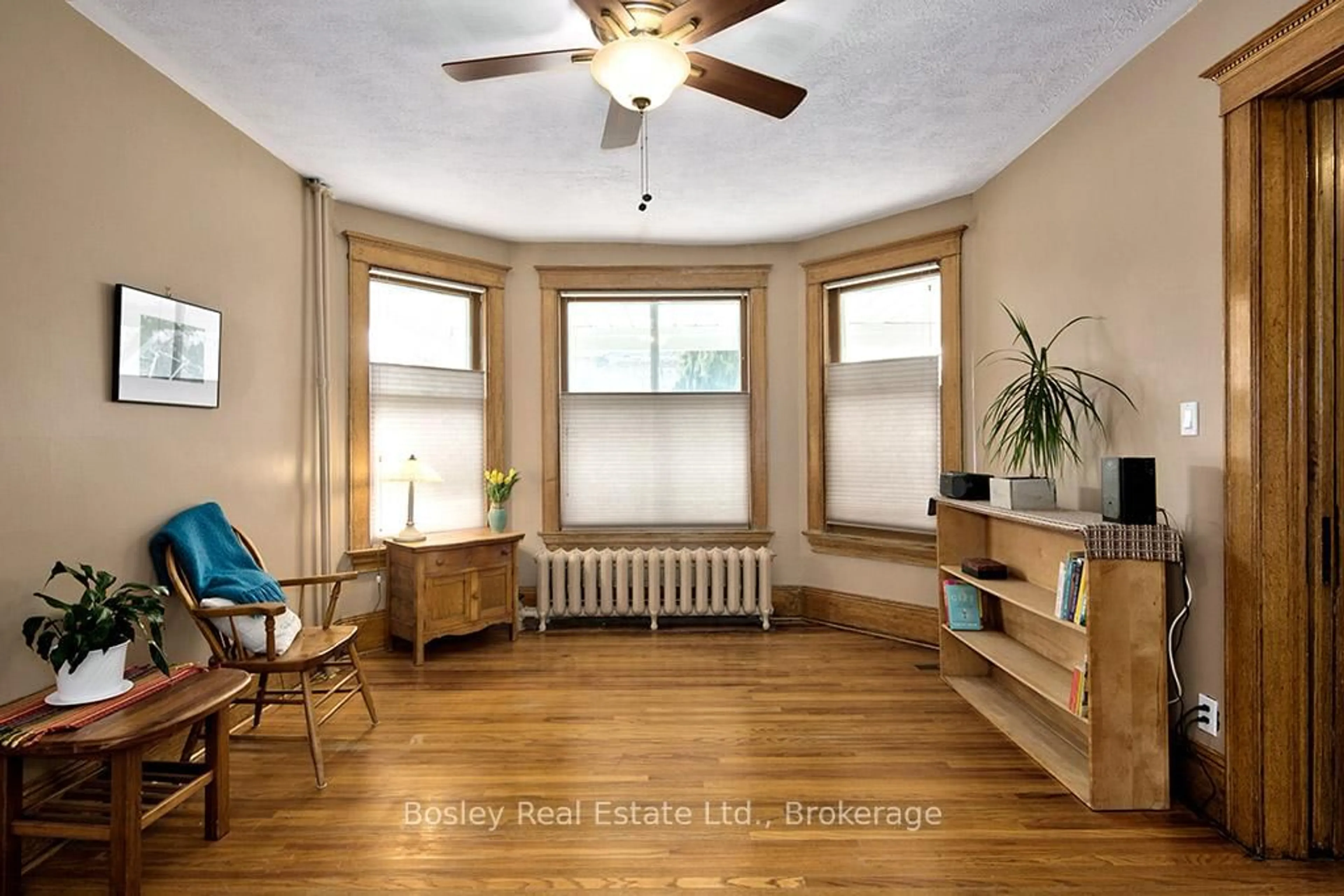 Living room with furniture, wood/laminate floor for 404 9th St, Owen Sound Ontario N4K 1P3