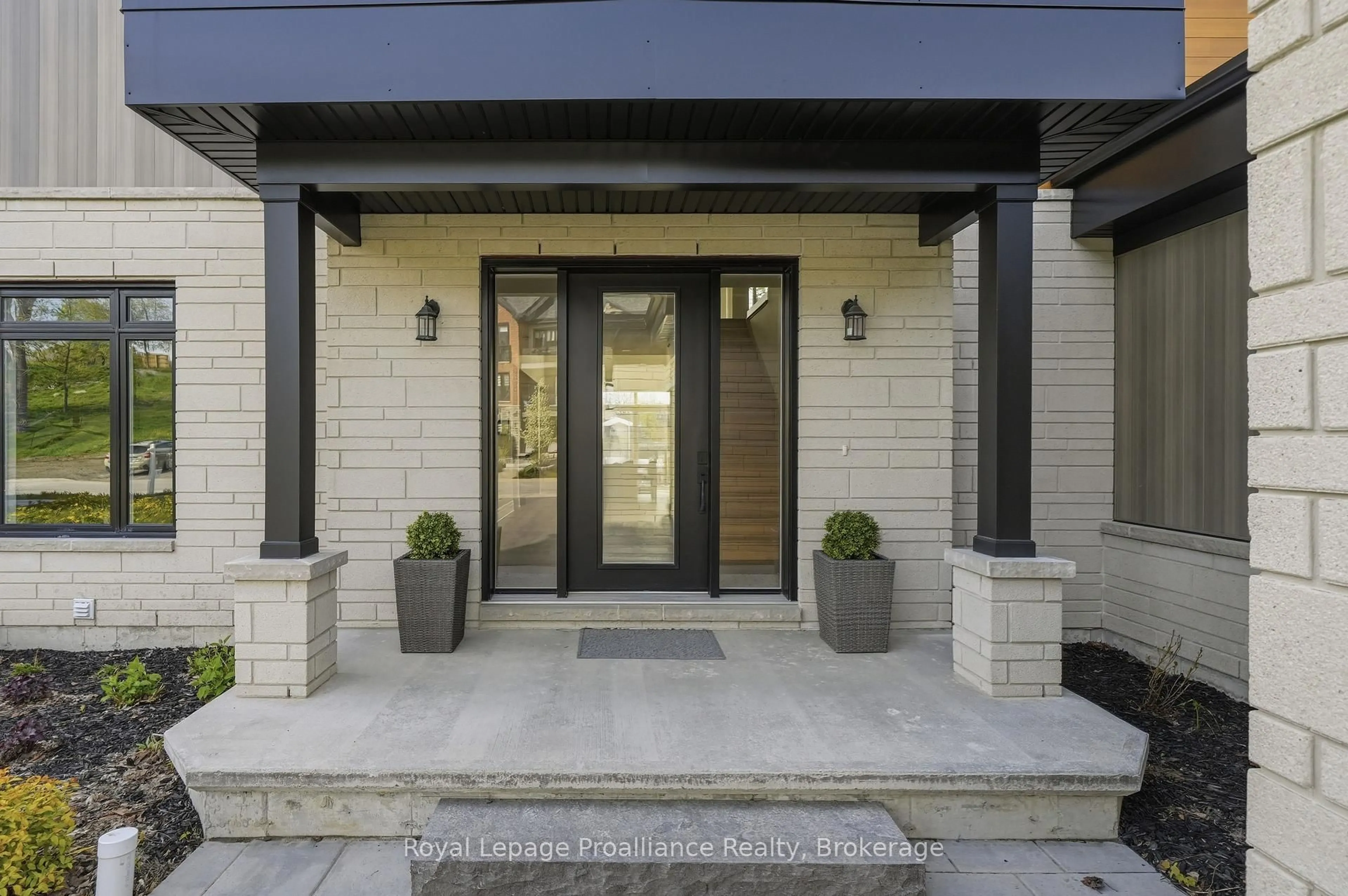 Indoor entryway for 107 Villeneuve Dr, Prince Edward County Ontario K0K 2T0