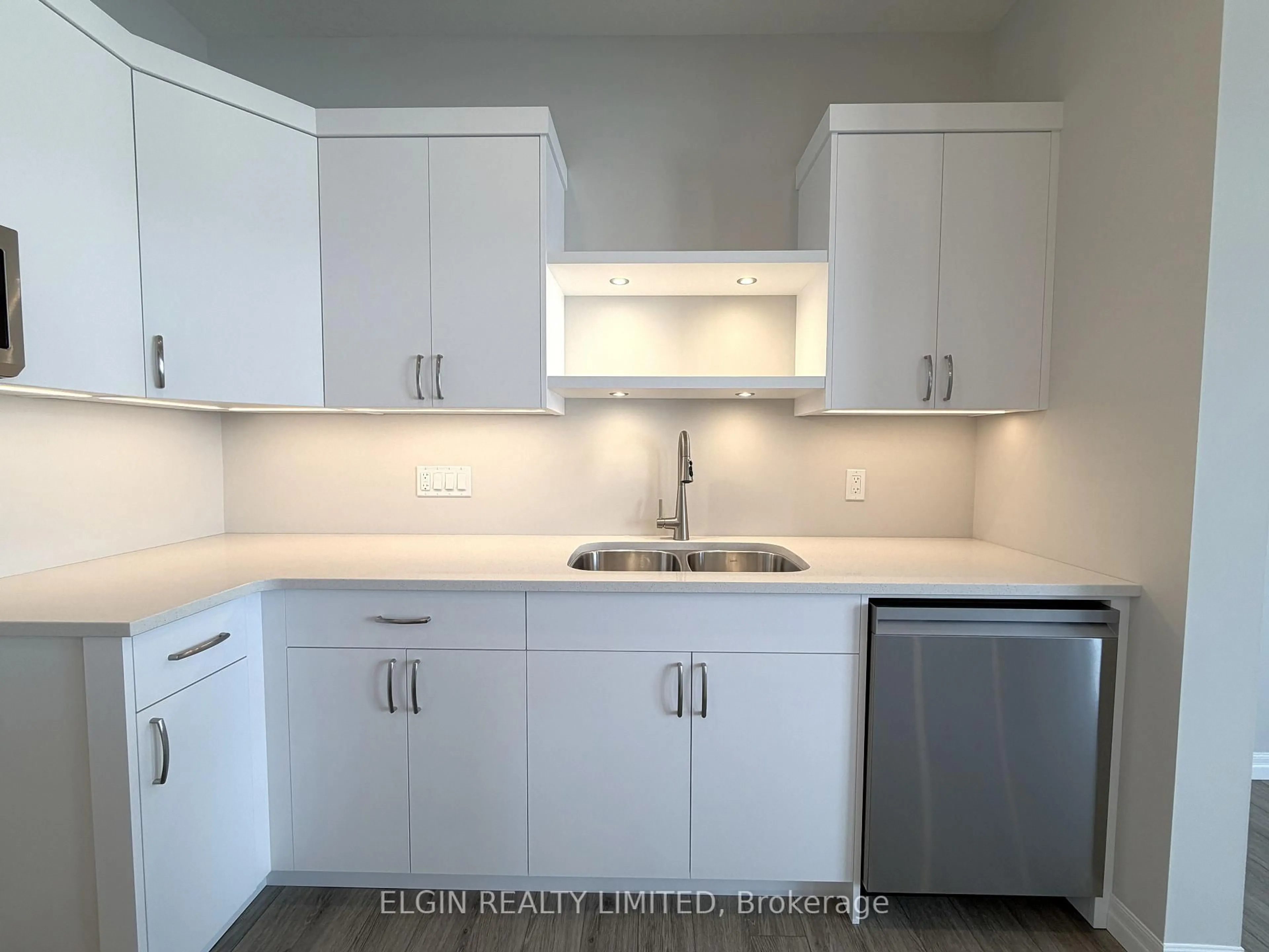 Standard kitchen, ceramic/tile floor for 10 Canary St, Tillsonburg Ontario N4G 0K4