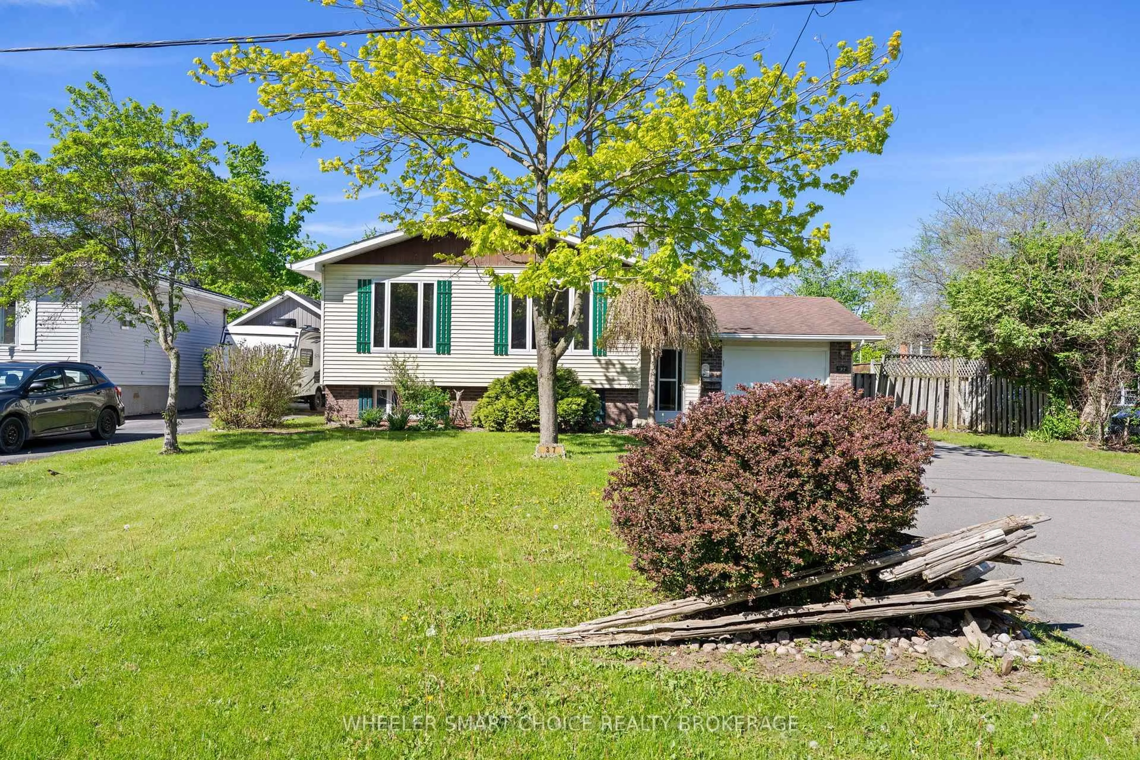 A pic from outside/outdoor area/front of a property/back of a property/a pic from drone, street for 37 Dickinson Dr, South Stormont Ontario K0C 1M0