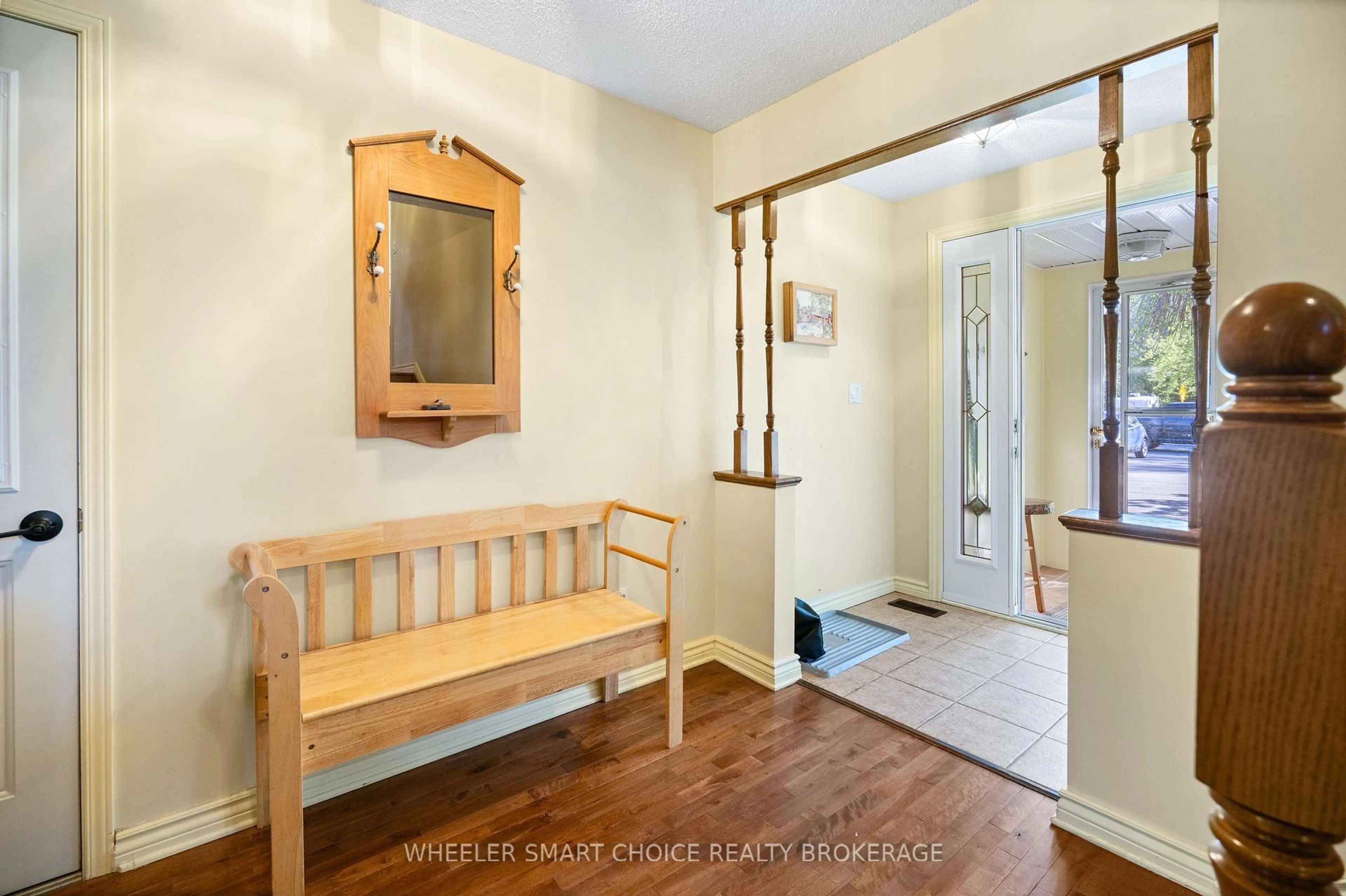 Indoor entryway for 37 Dickinson Dr, South Stormont Ontario K0C 1M0