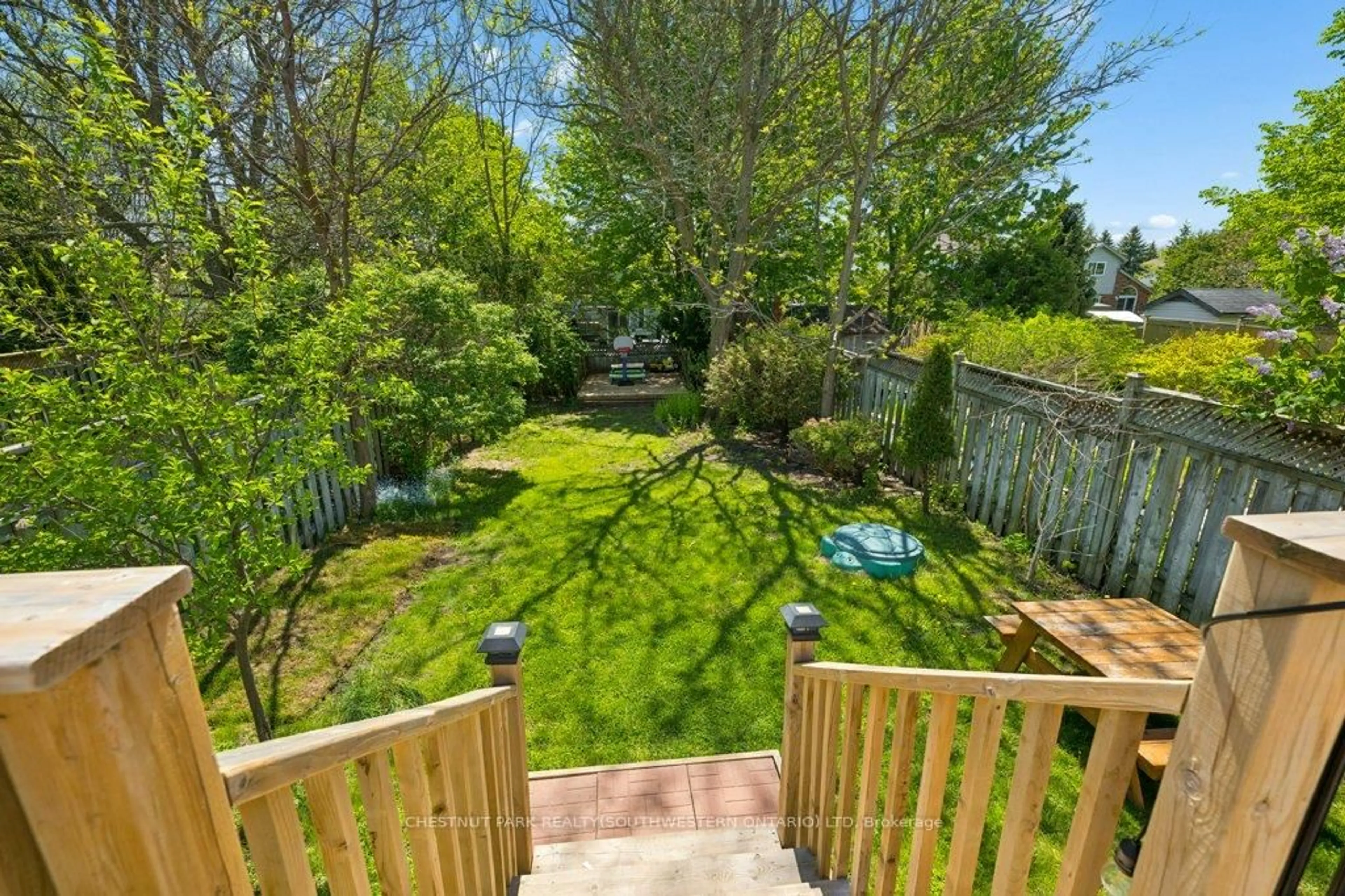 Patio, forest/trees view for 312 Sable Crt, Waterloo Ontario N2K 3Z4