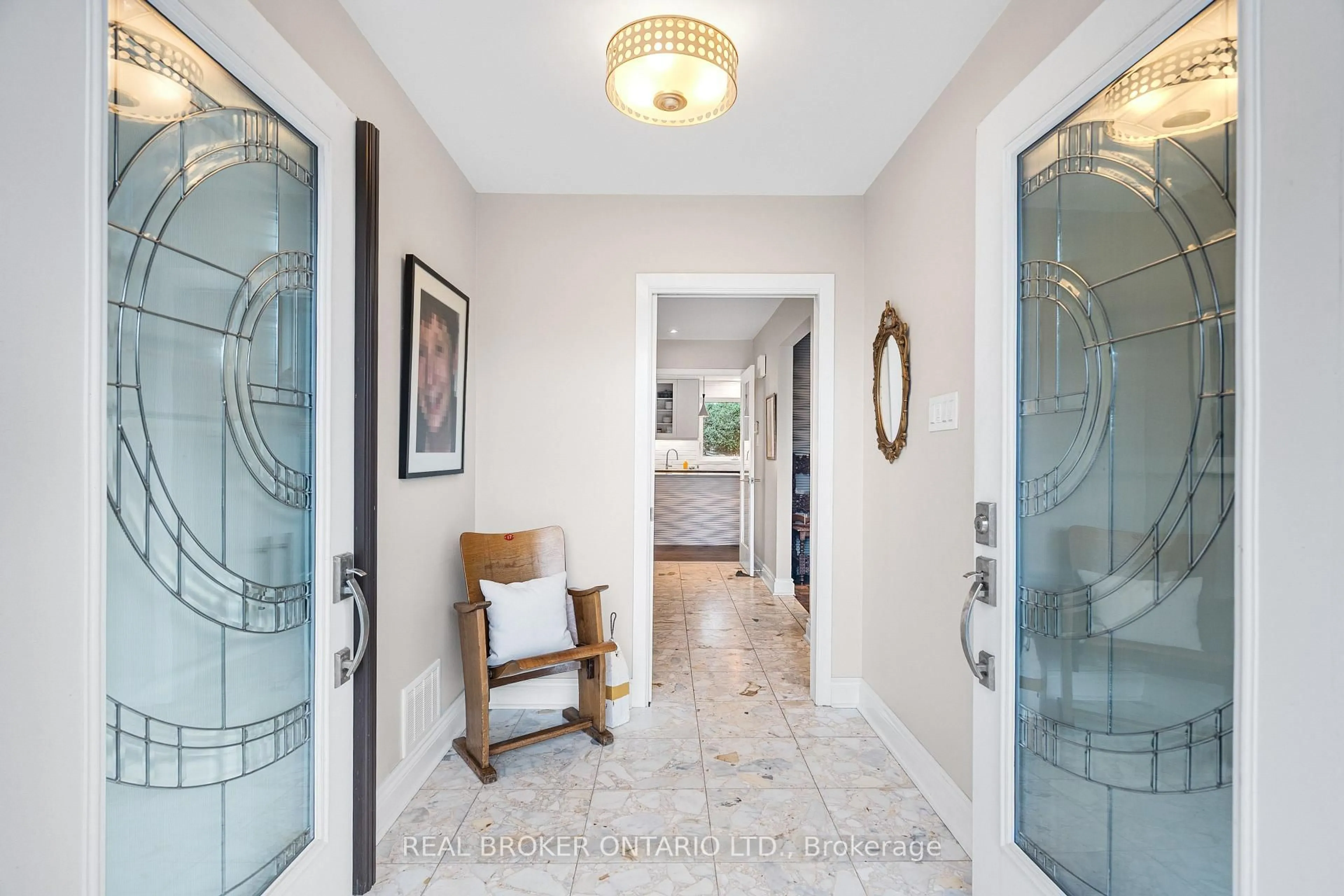 Indoor entryway for 1958 Neepawa Ave, Ottawa Ontario K2A 3L5
