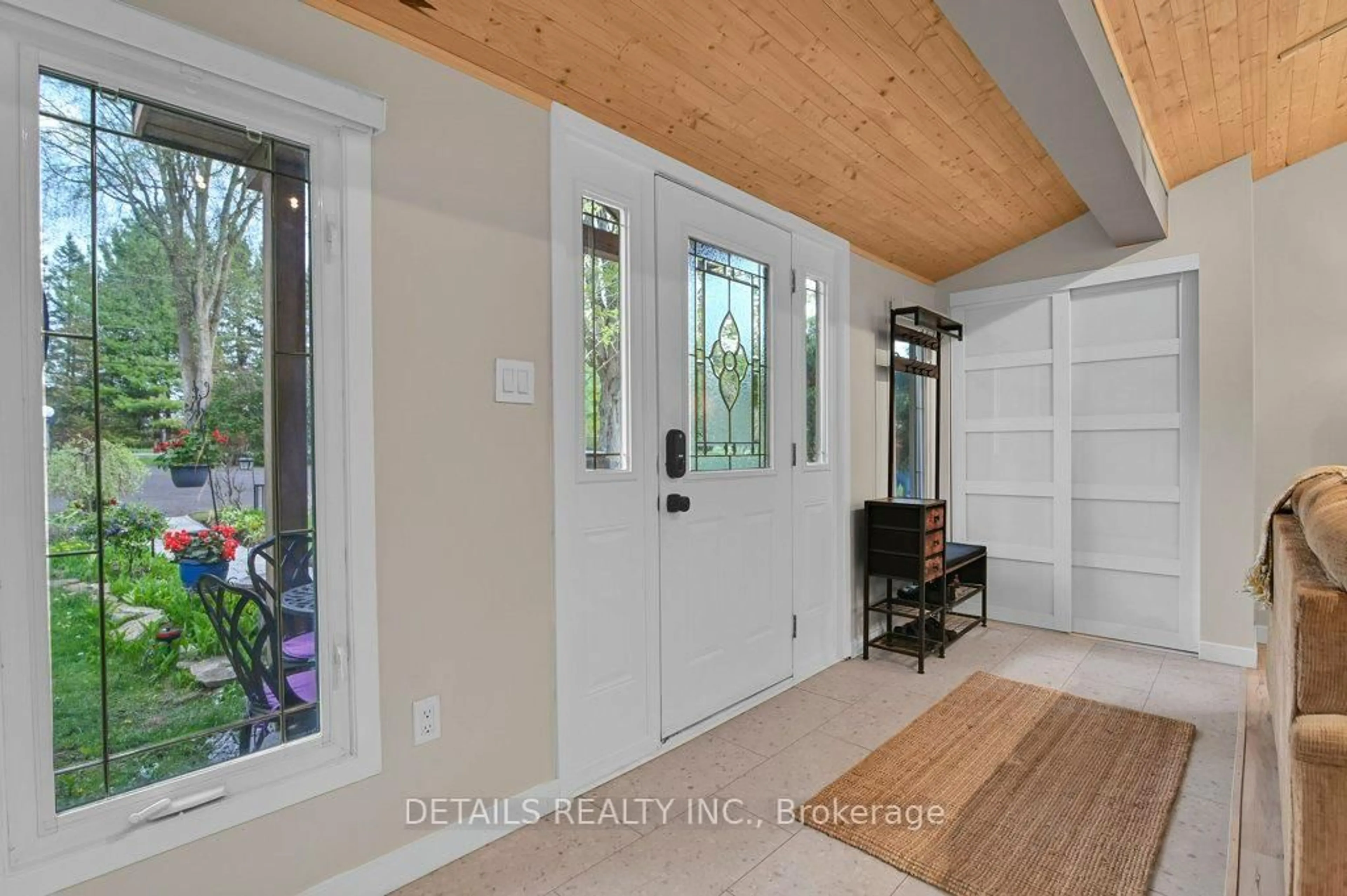 Indoor entryway for 301 County 23 Rd, Merrickville-Wolford Ontario K0G 1N0