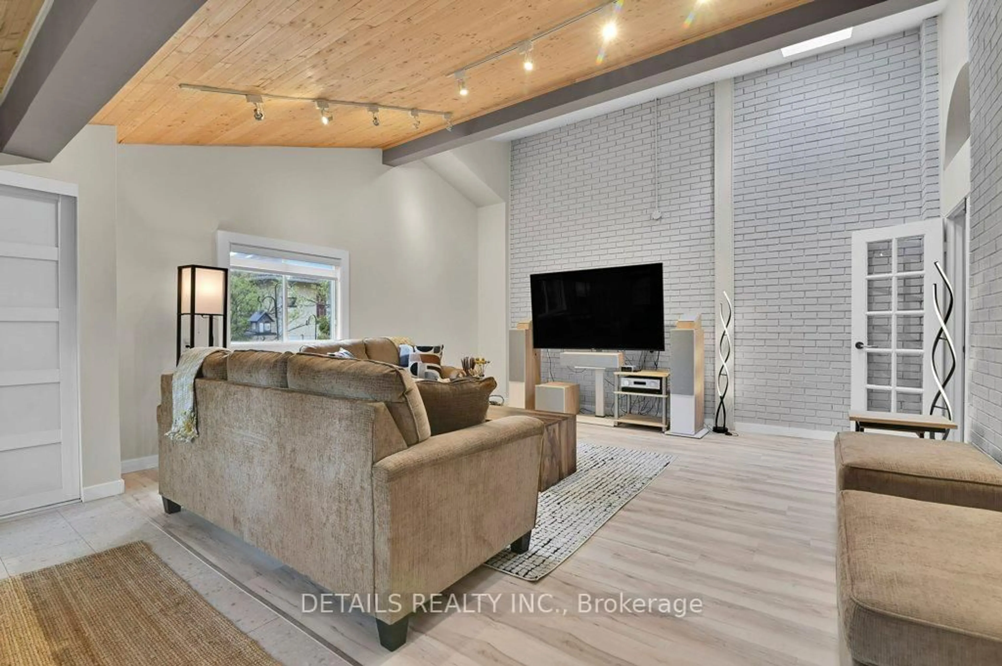 Living room with furniture, unknown for 301 County 23 Rd, Merrickville-Wolford Ontario K0G 1N0