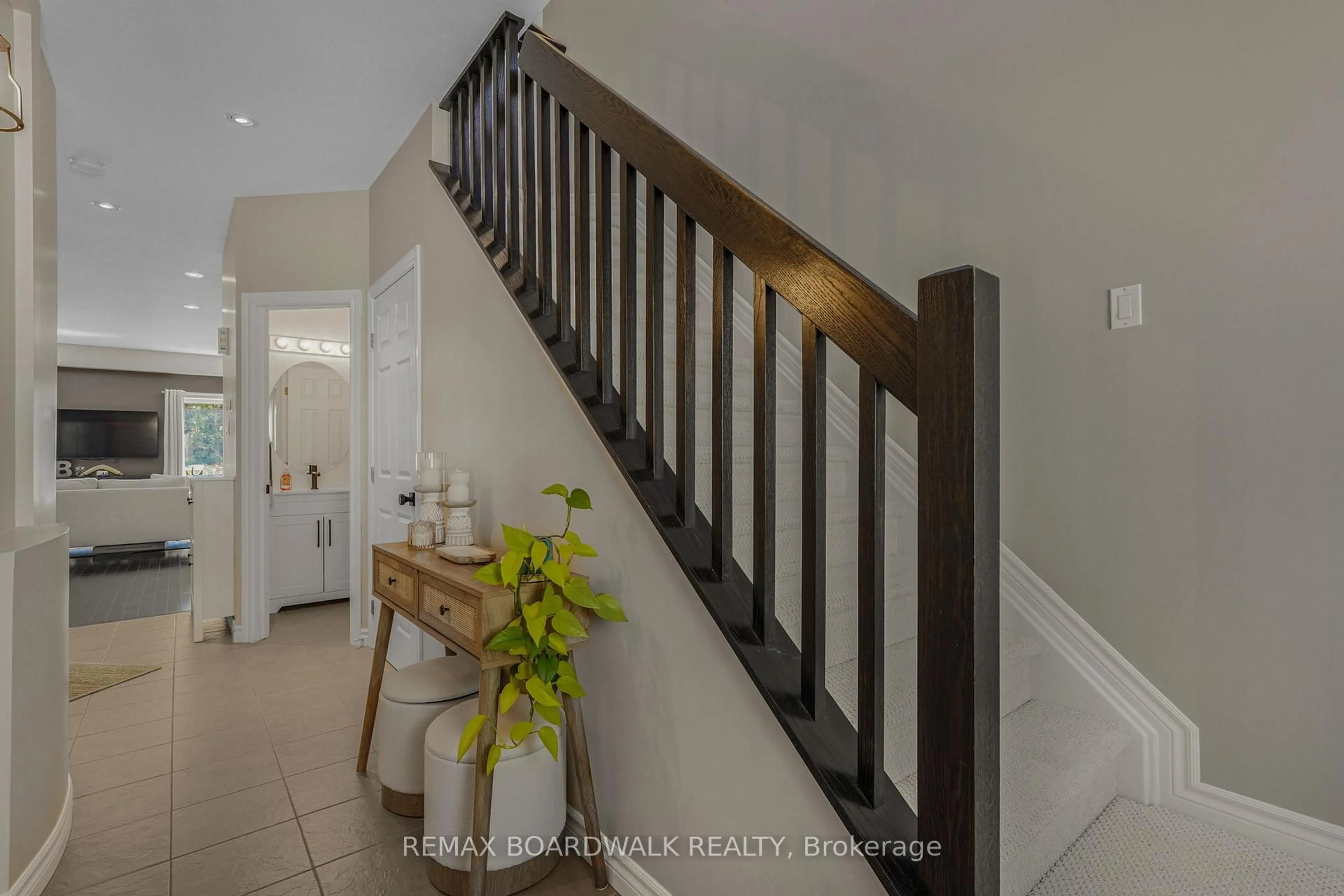 Indoor entryway for 114 Potts Private, Ottawa Ontario K4A 0N7