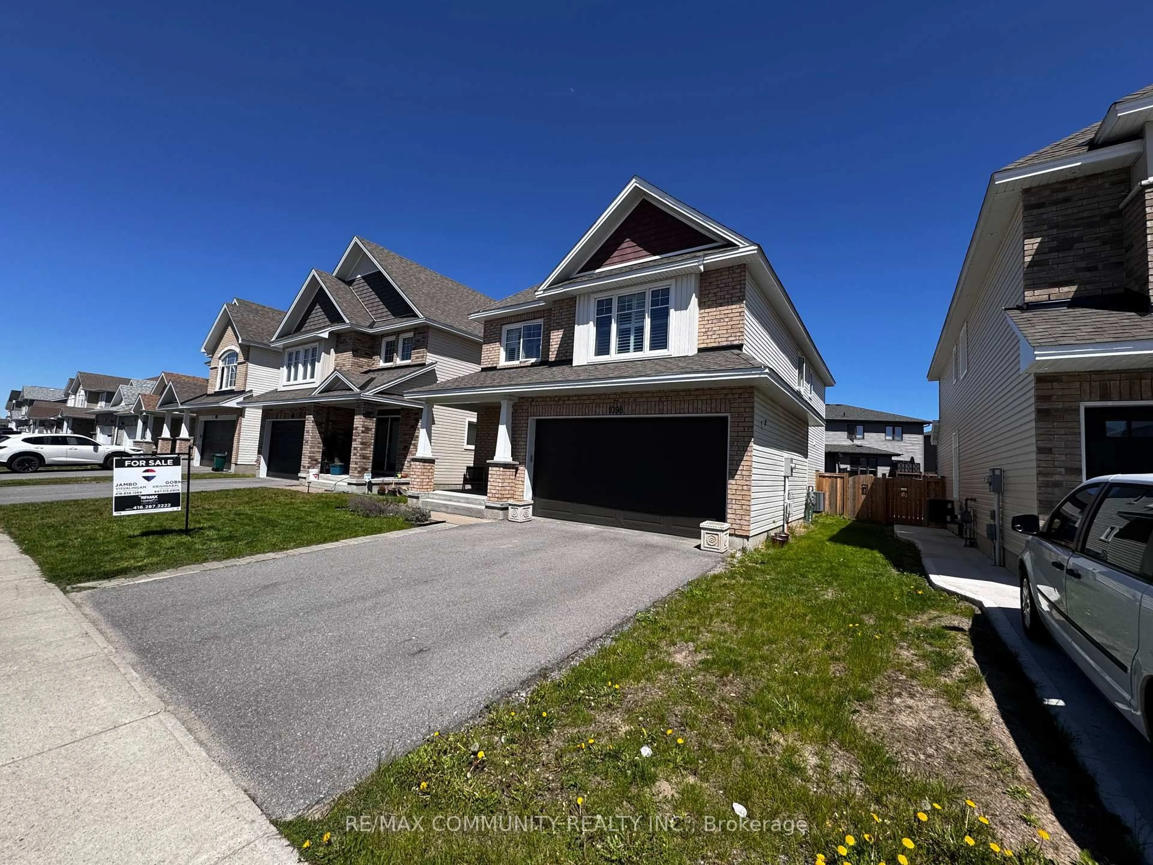 A pic from outside/outdoor area/front of a property/back of a property/a pic from drone, street for 1098 Woodhaven Dr, Kingston Ontario K7P 0R7