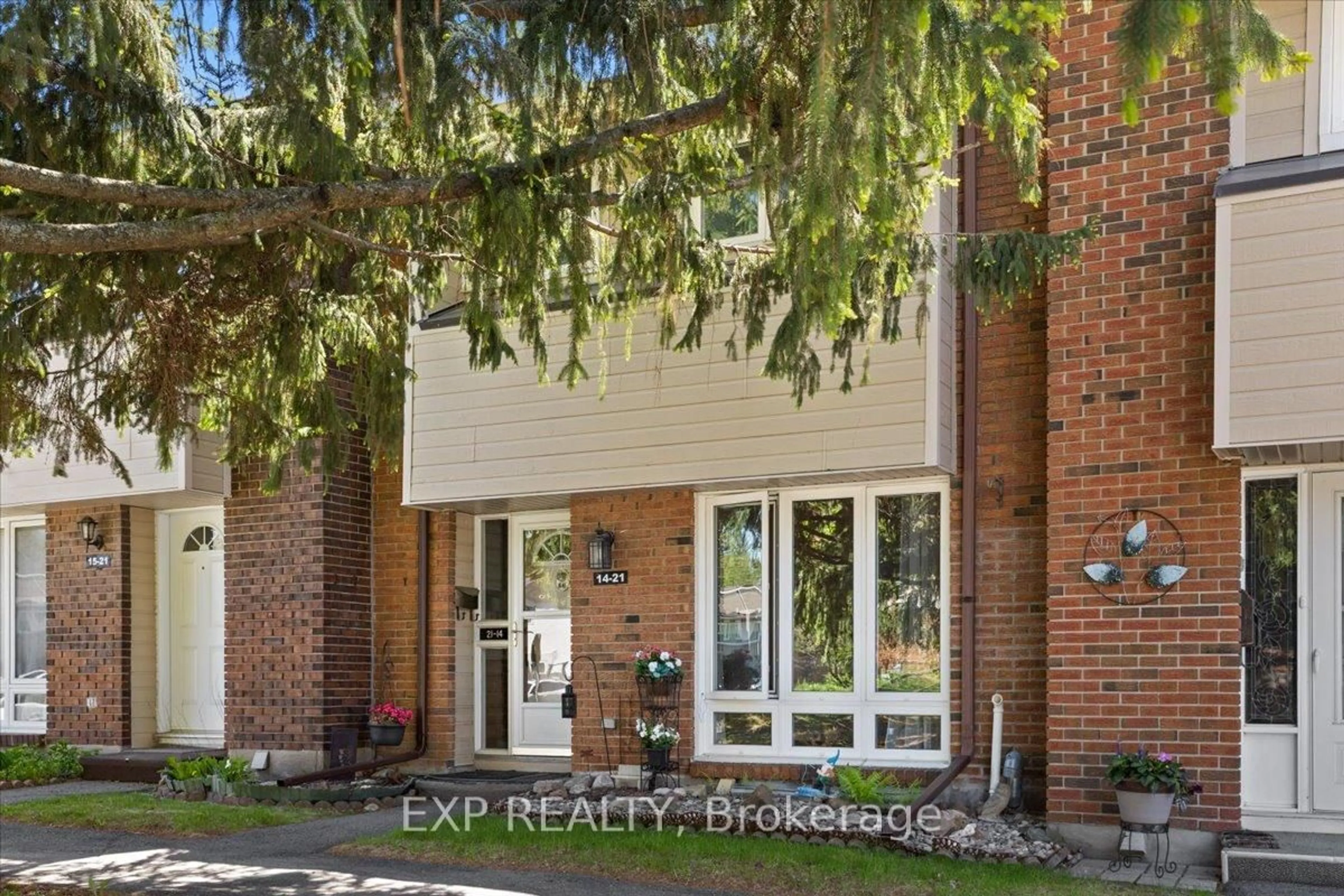 Indoor entryway for 21 Midland Cres #14, Ottawa Ontario K2H 8P6