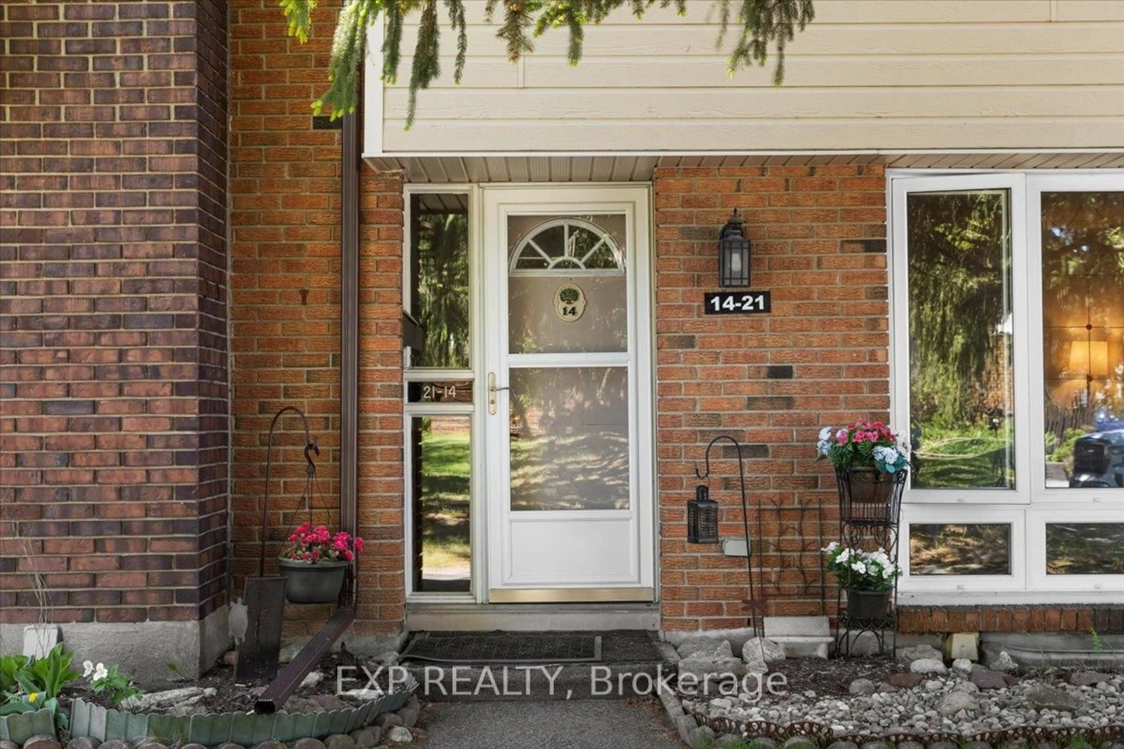 Indoor entryway for 21 Midland Cres #14, Ottawa Ontario K2H 8P6