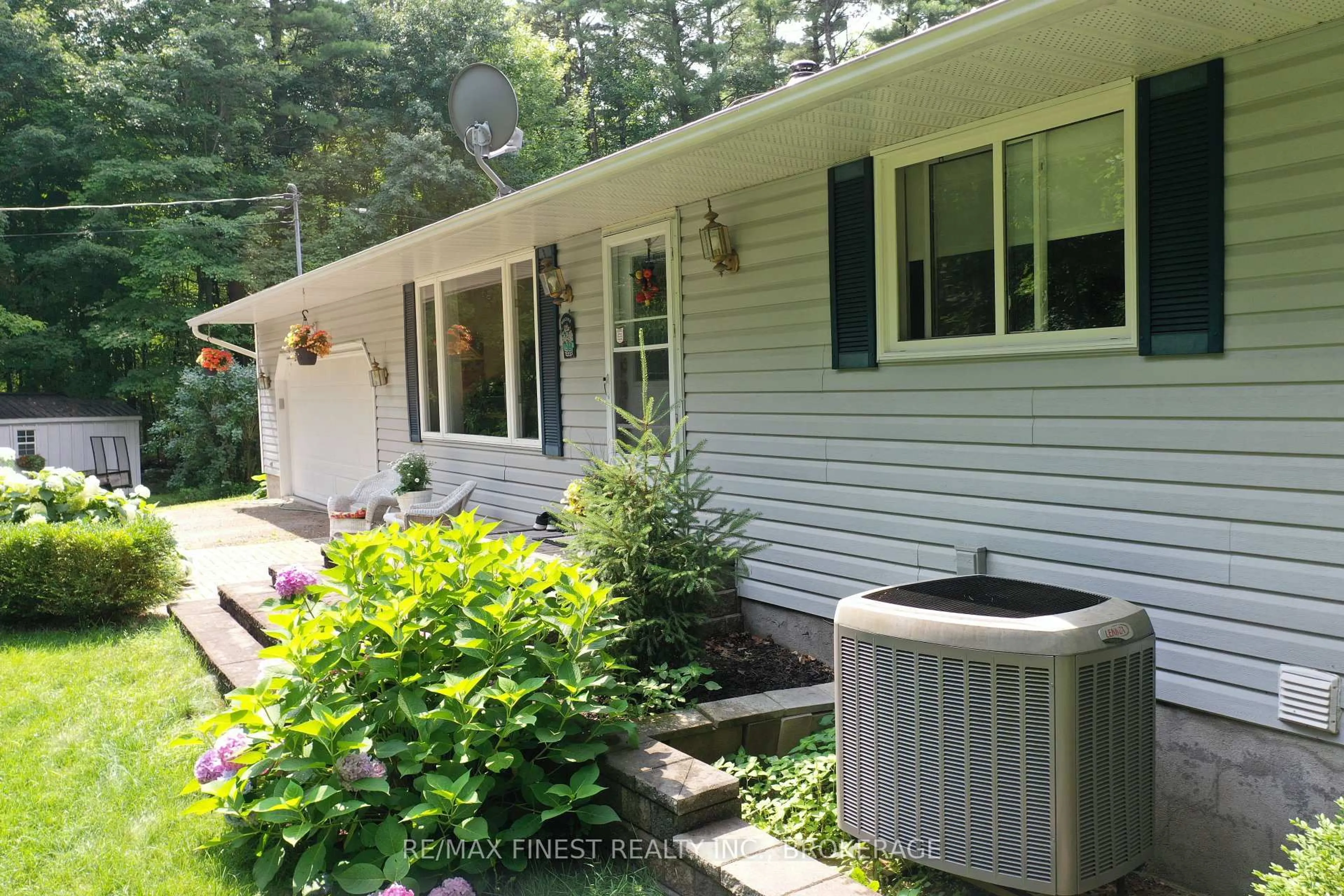 Home with vinyl exterior material, unknown for 162 Escott/ Rockport Rd, Leeds and the Thousand Islands Ontario K0E 1R0