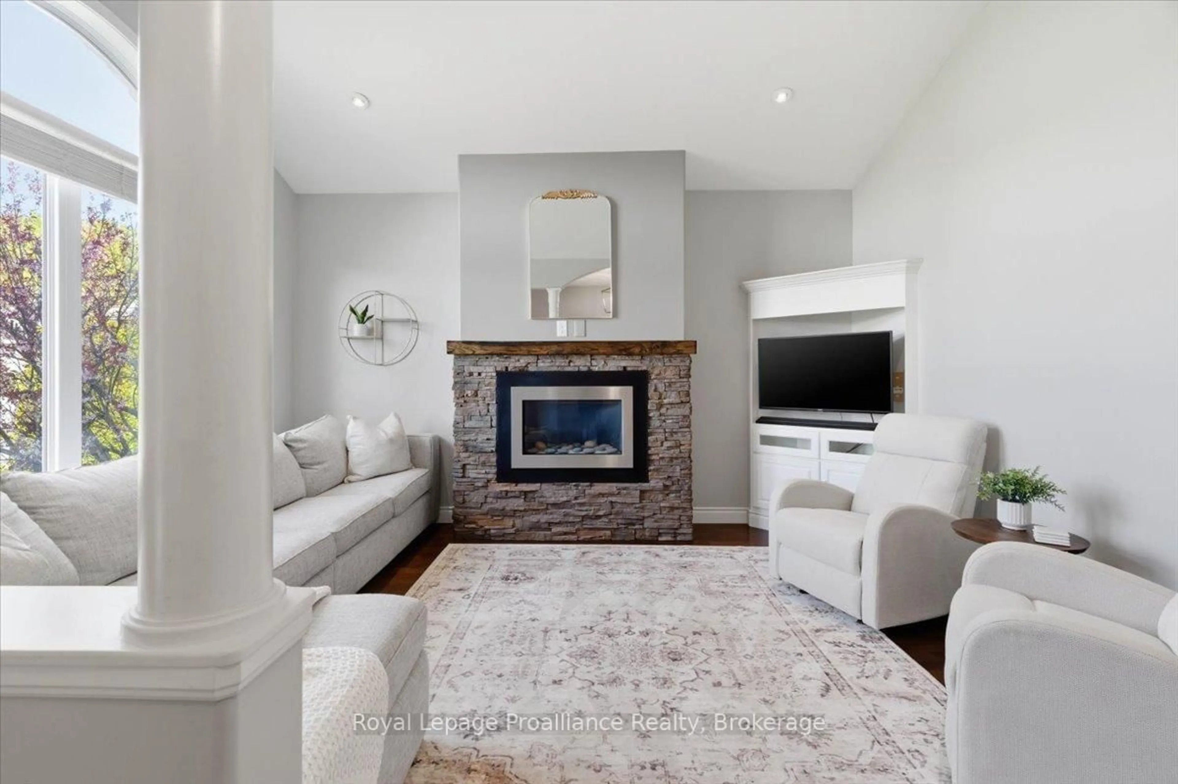Living room with furniture, unknown for 109 Pinnacle St, Brighton Ontario K0K 1H0