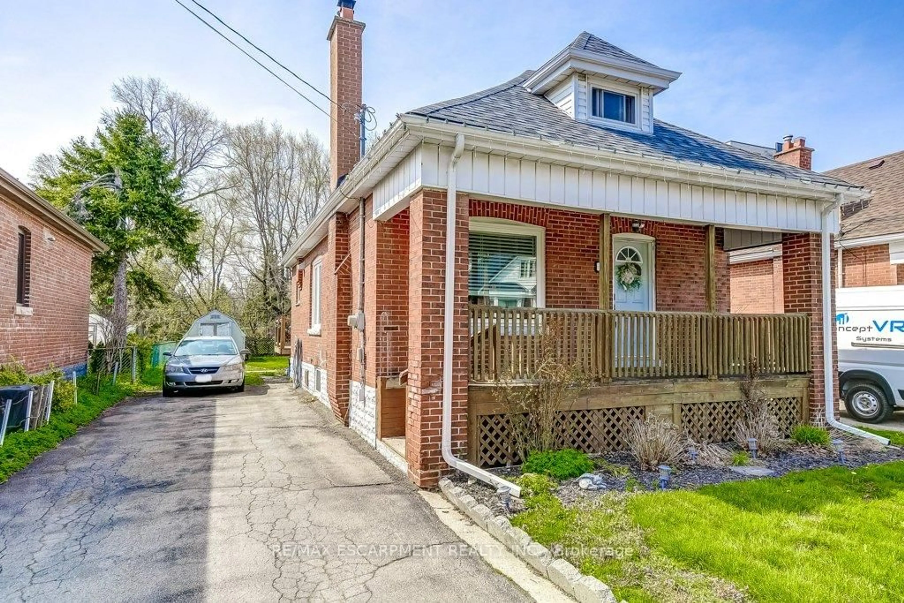 Home with brick exterior material, street for 30 EAST 15TH St, Hamilton Ontario L9A 4E7