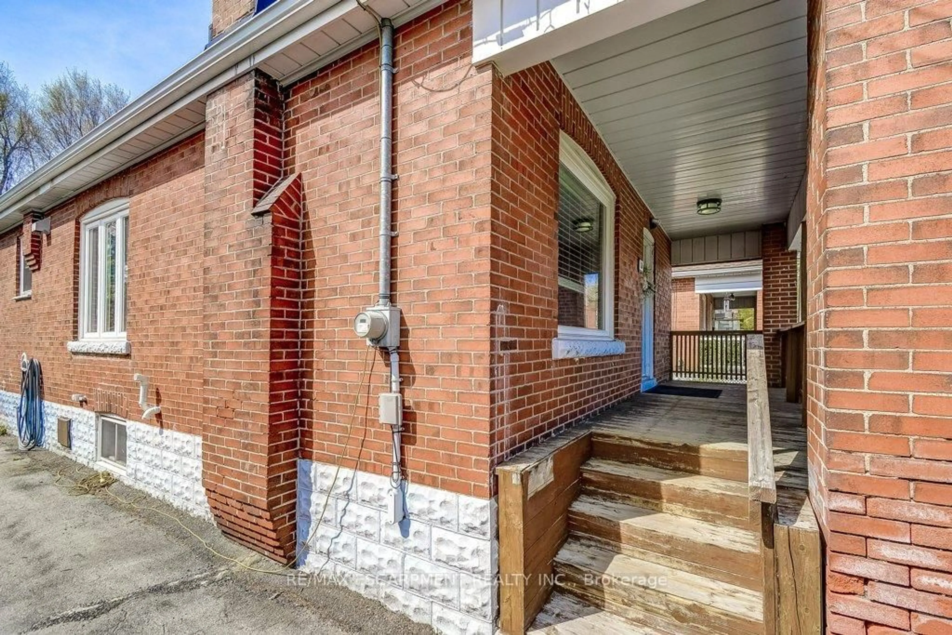 Home with brick exterior material, street for 30 EAST 15TH St, Hamilton Ontario L9A 4E7
