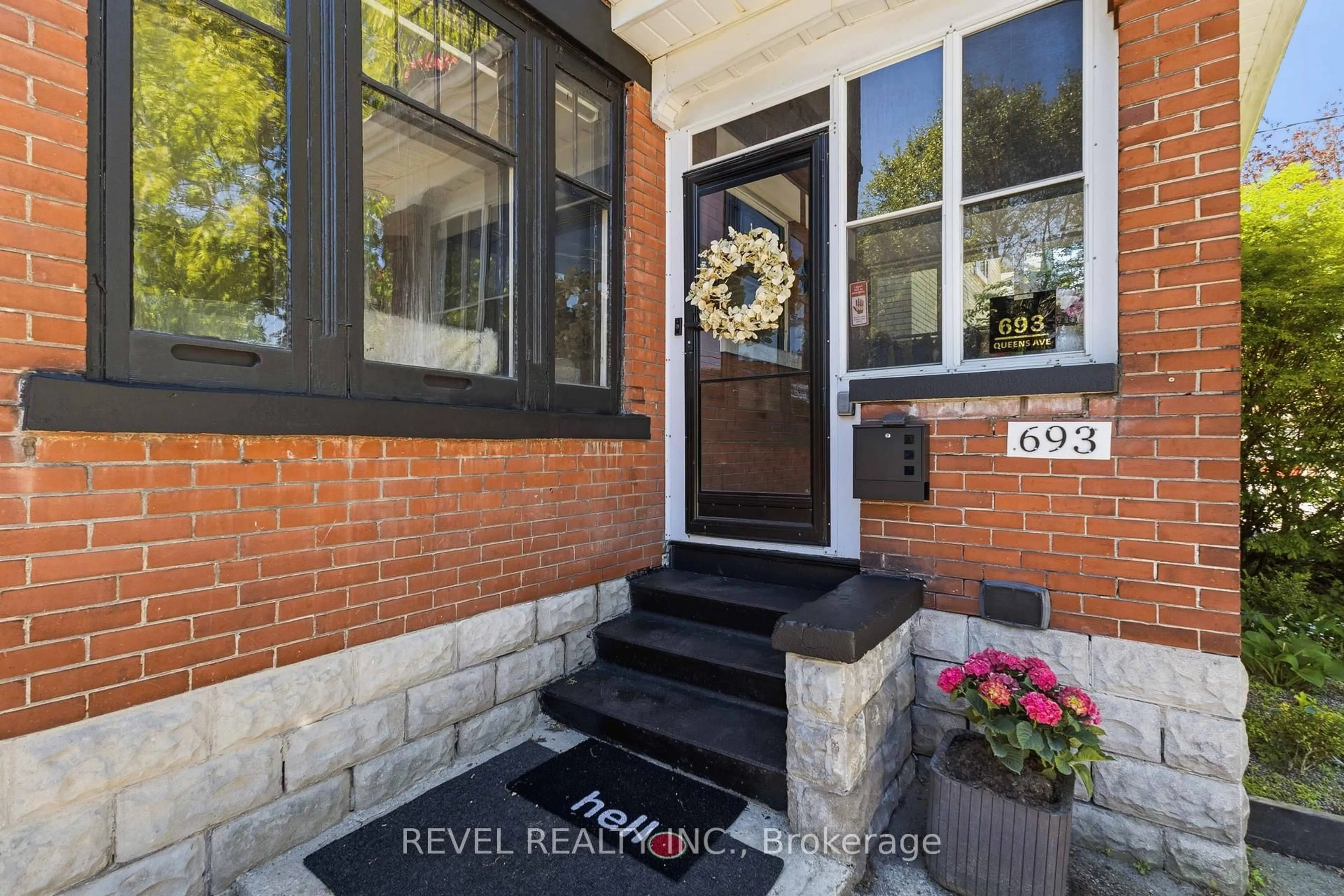 Home with brick exterior material, street for 693 Queens Ave, London East Ontario N5W 3H4