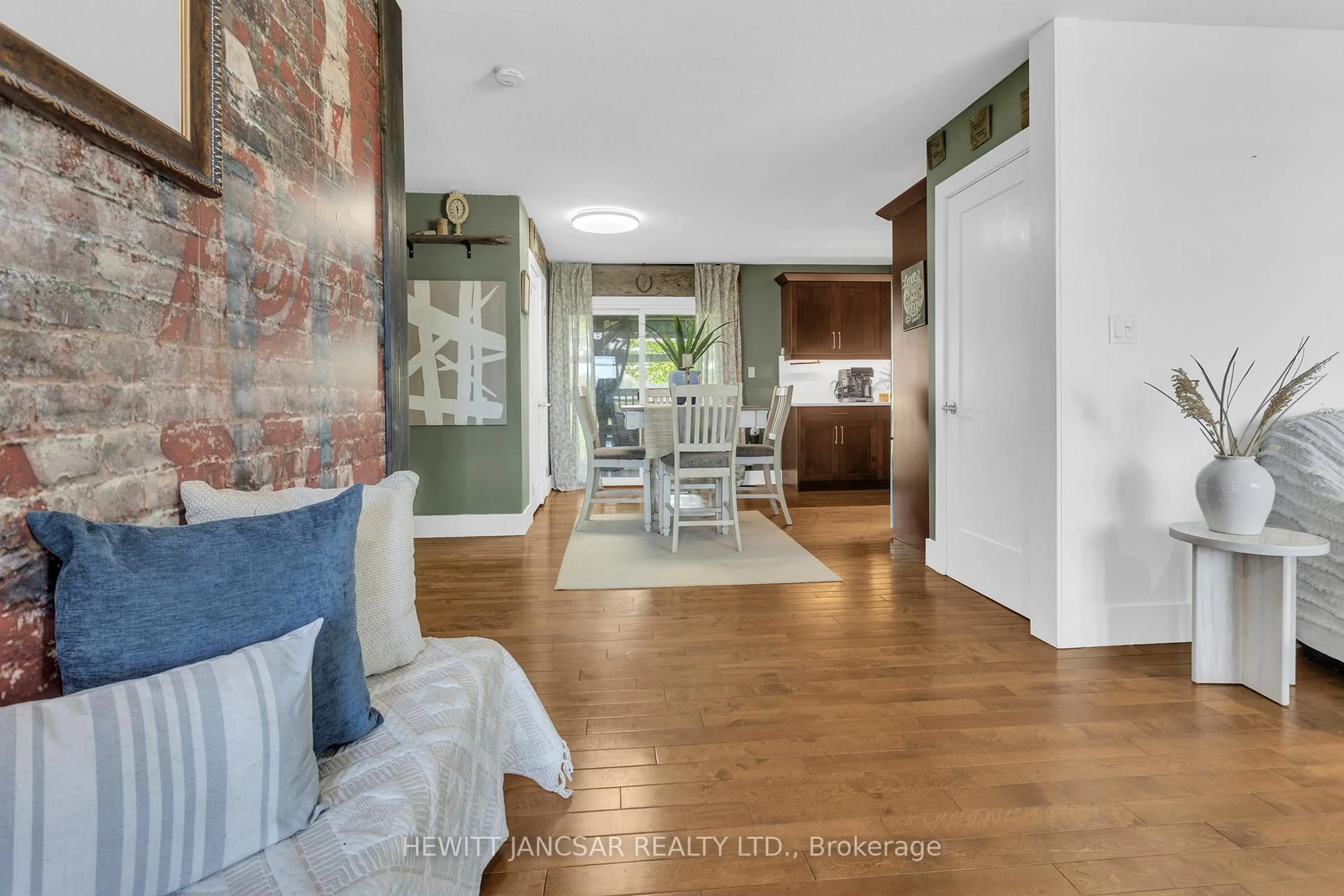 Indoor entryway for 2373 Hazen Rd, Norfolk Ontario N0E 1G0